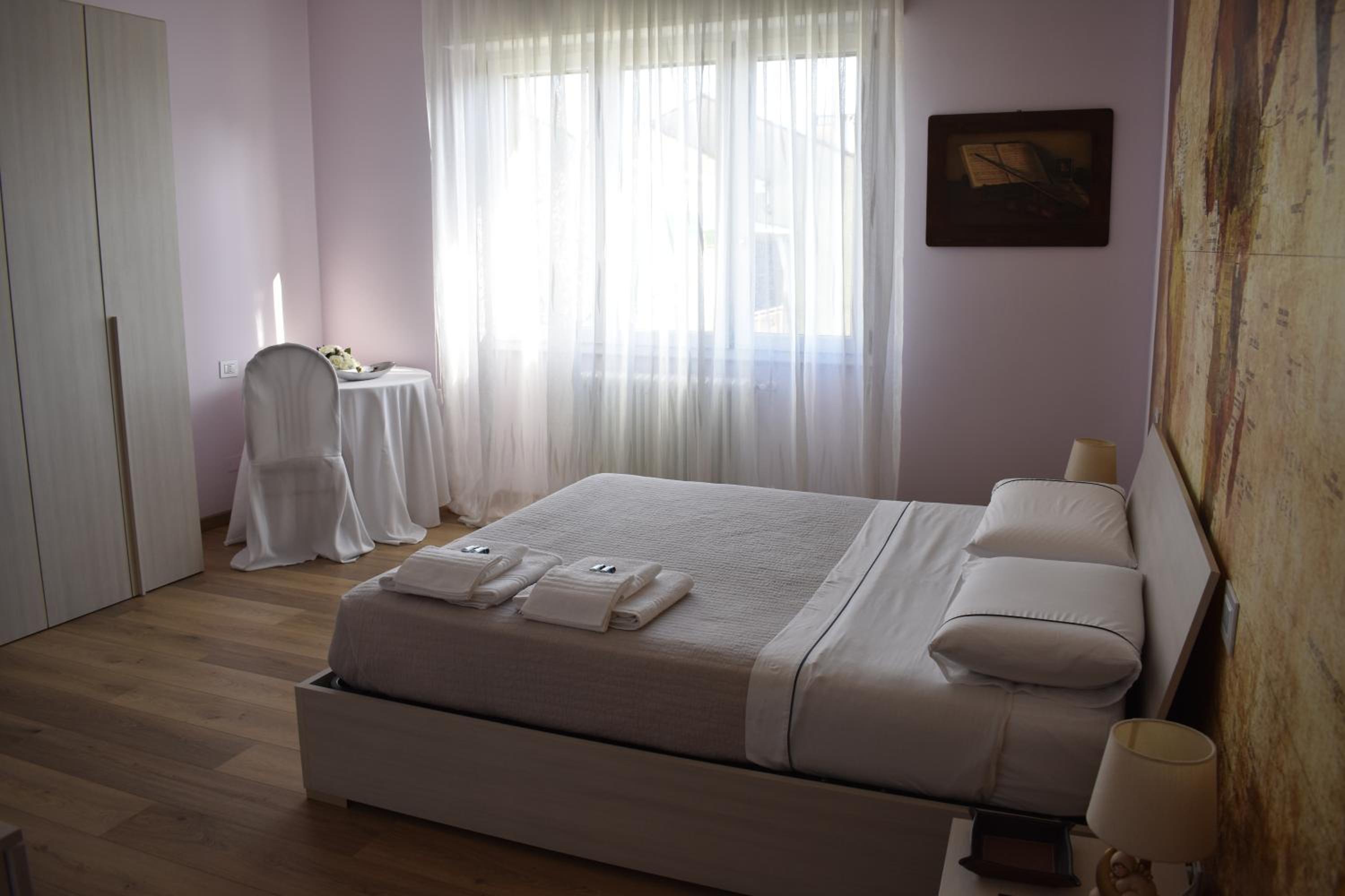 Double Room with Private Bathroom - Photo 4