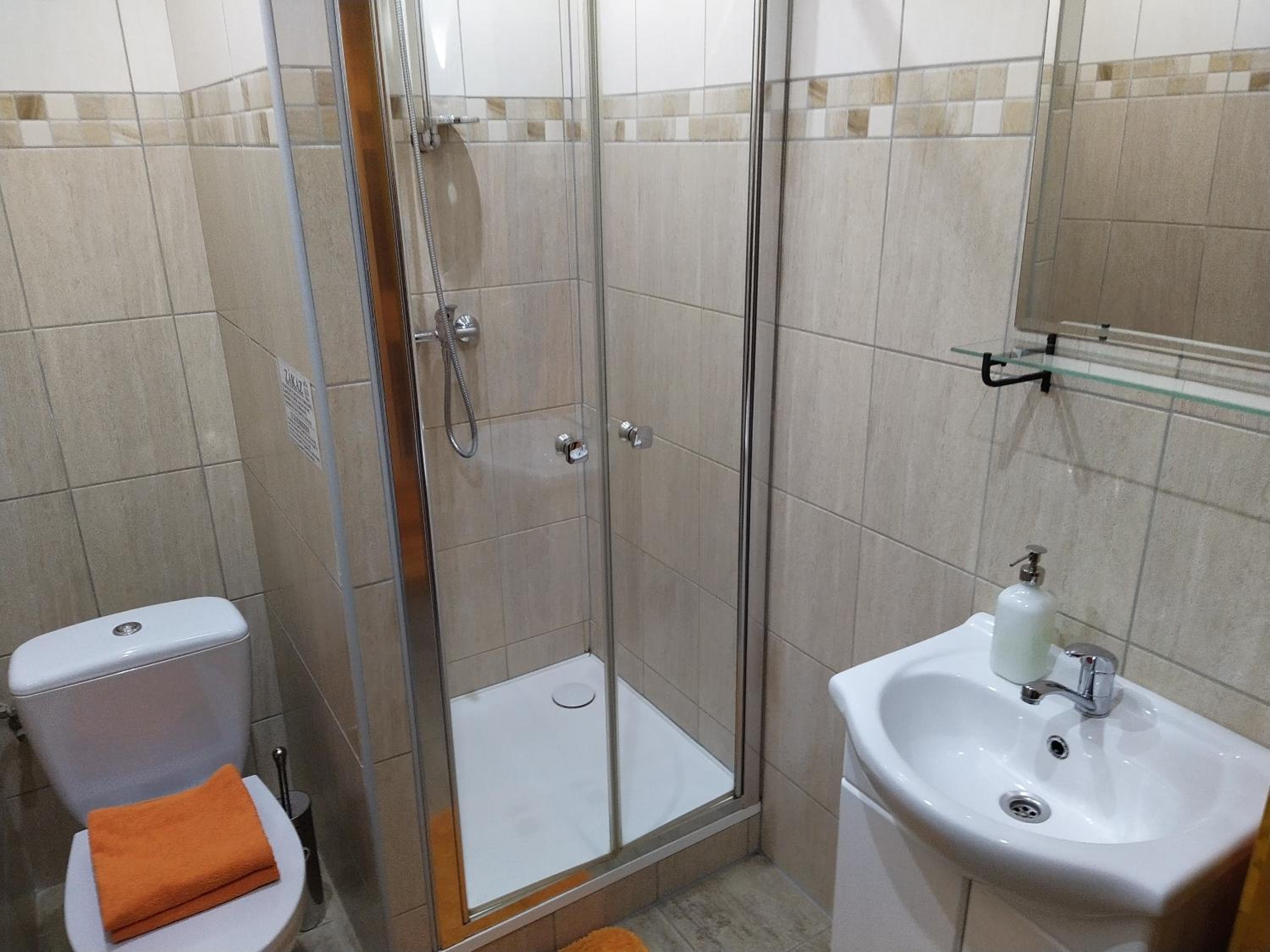 Quadruple Room with Private Bathroom photo 3