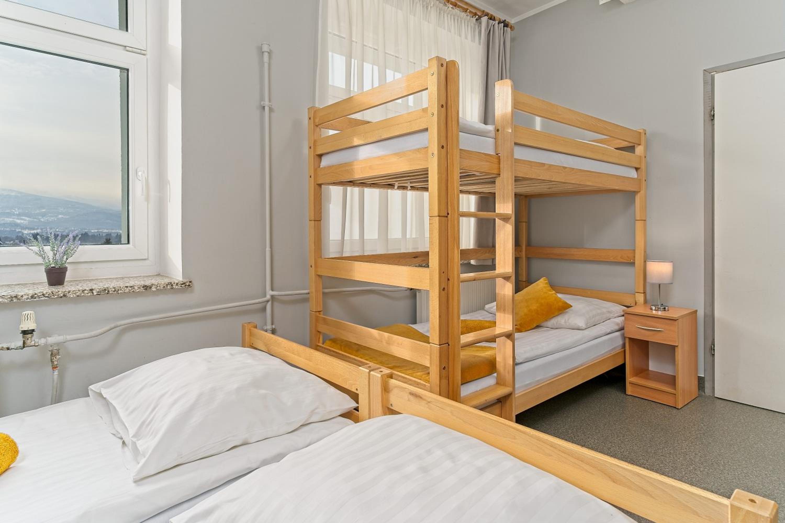 Quadruple Room with Mountain View - Photo 5