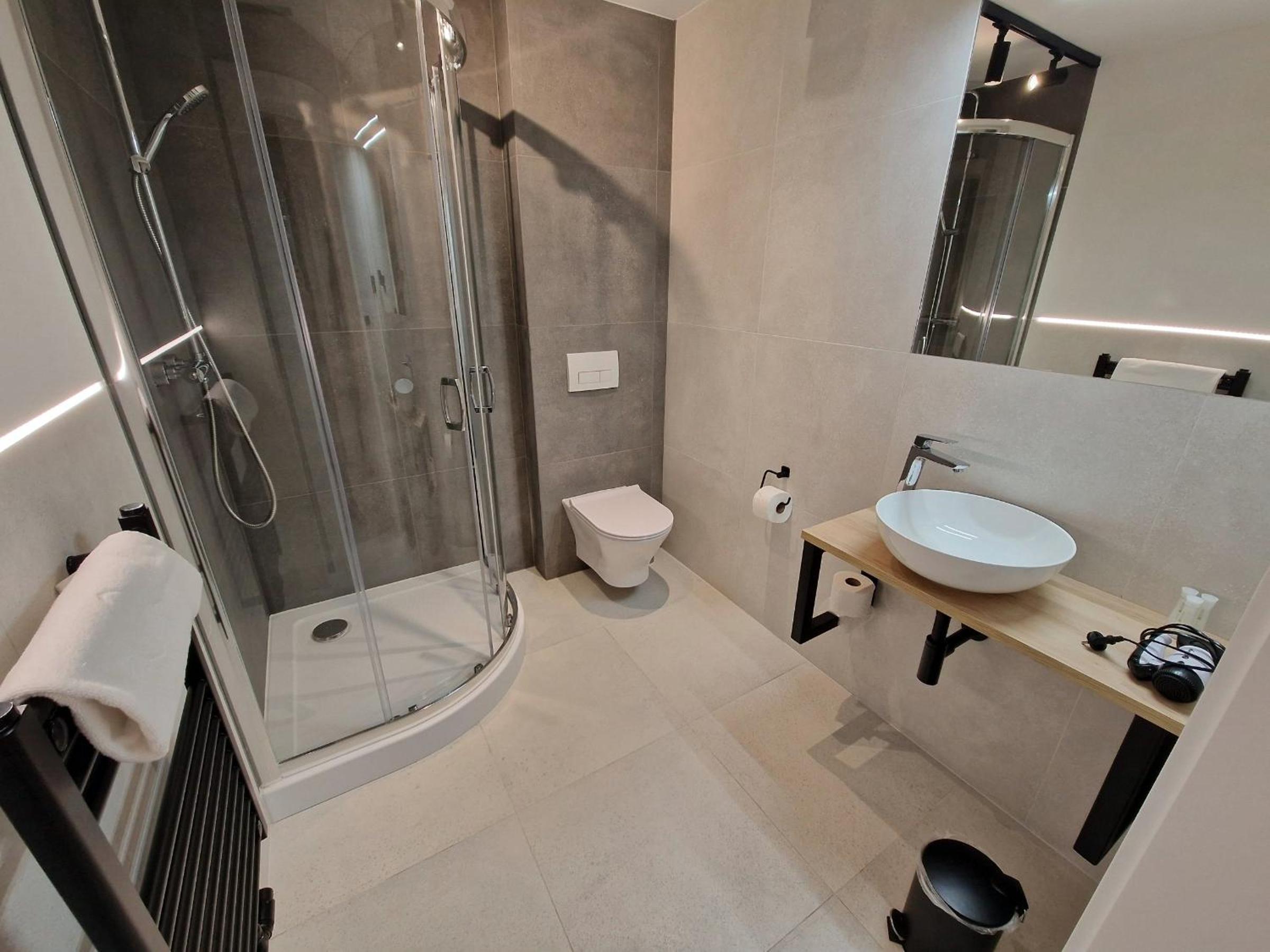 Double Room - Photo 3