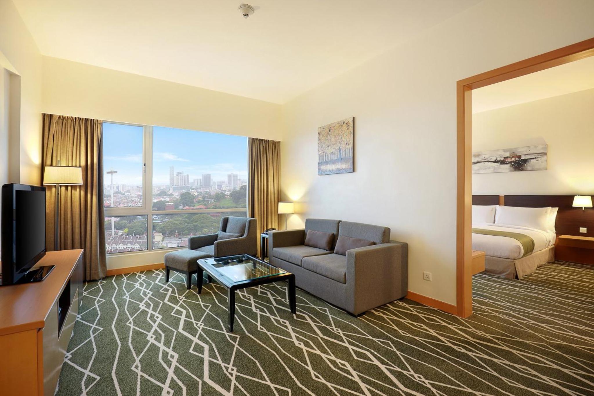 1 King One-Bedroom Suite With City View - Photo 4