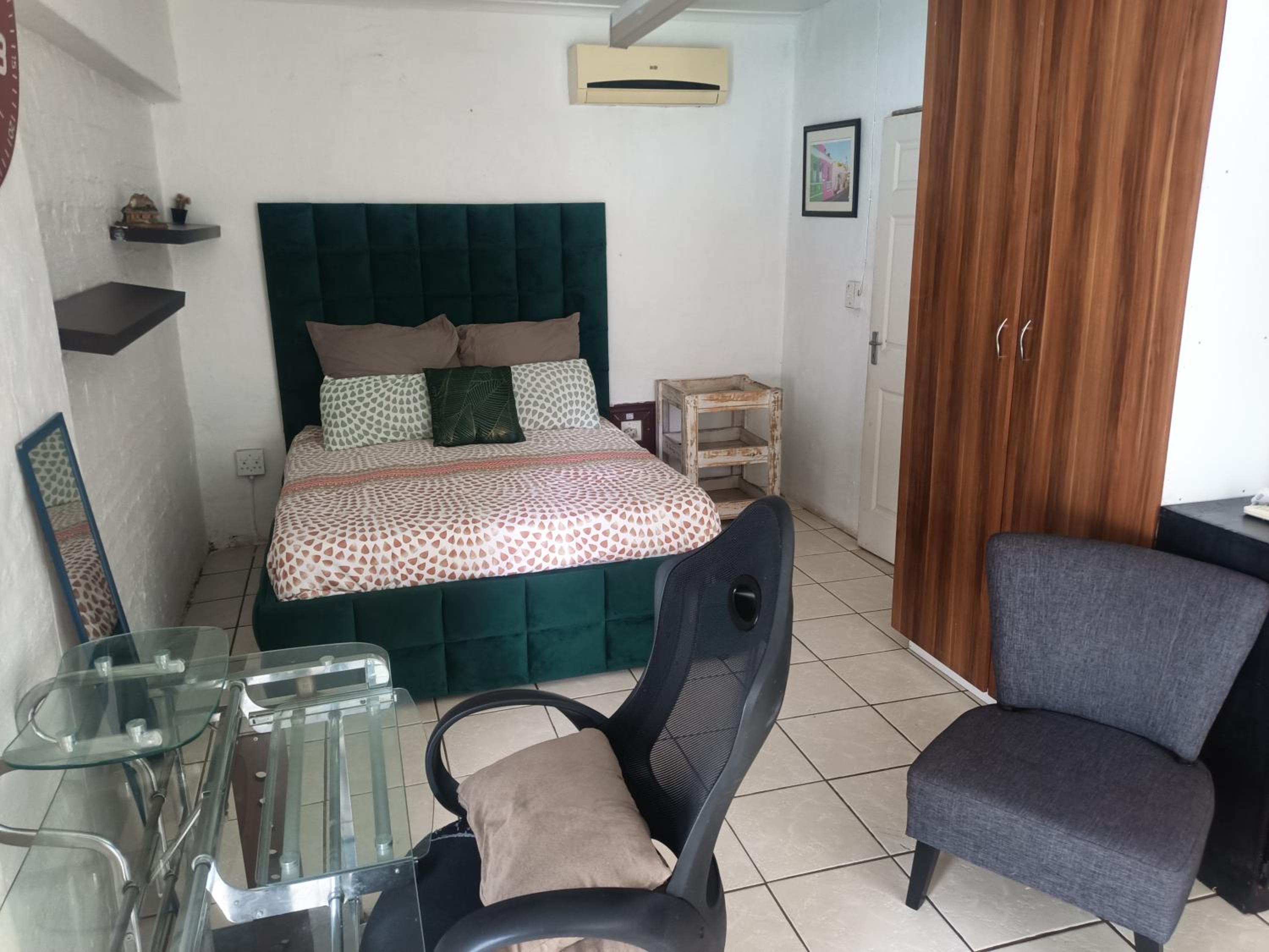 One-Bedroom Apartment - Photo 1