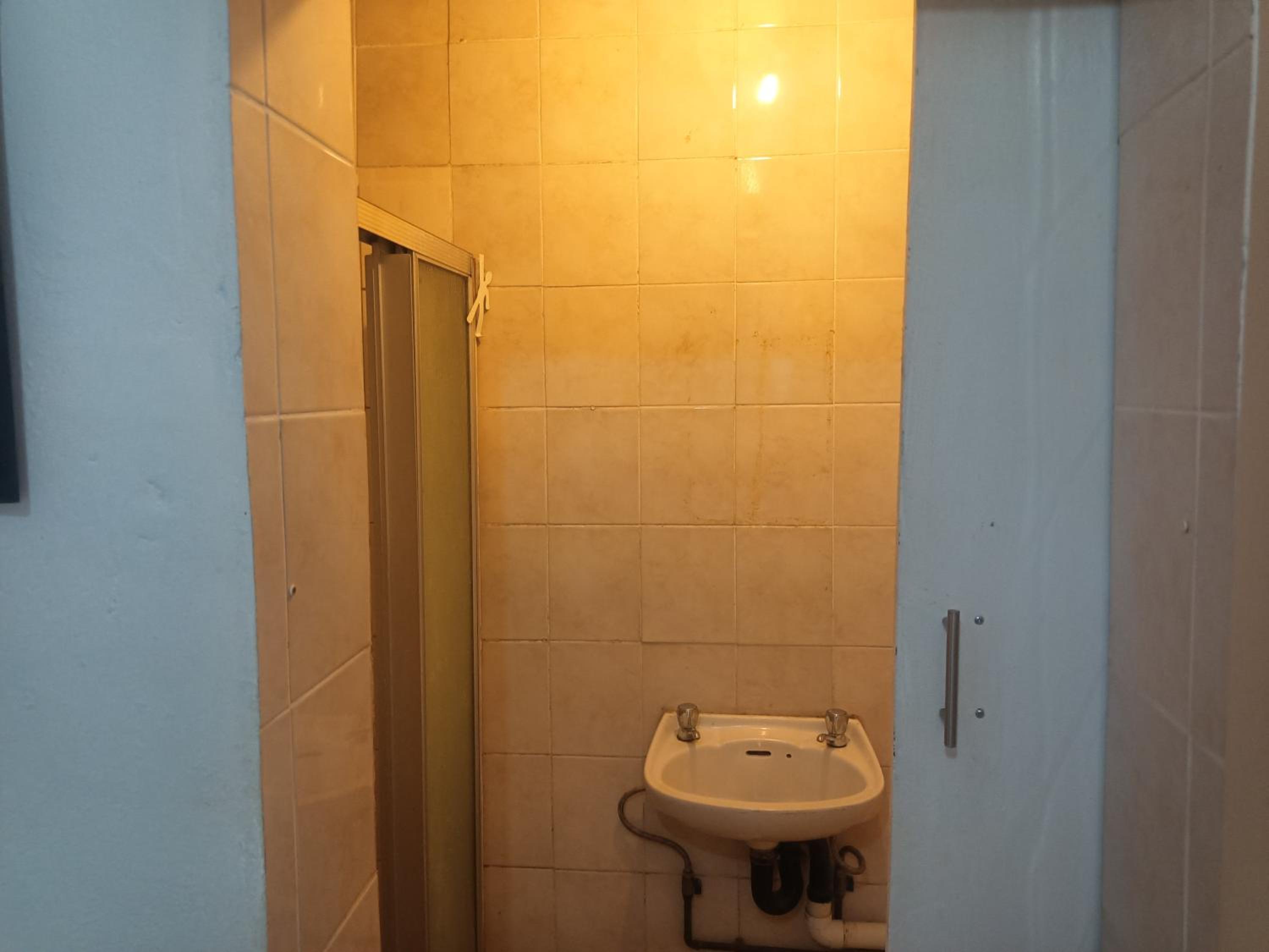 Budget Double Room - Photo 3