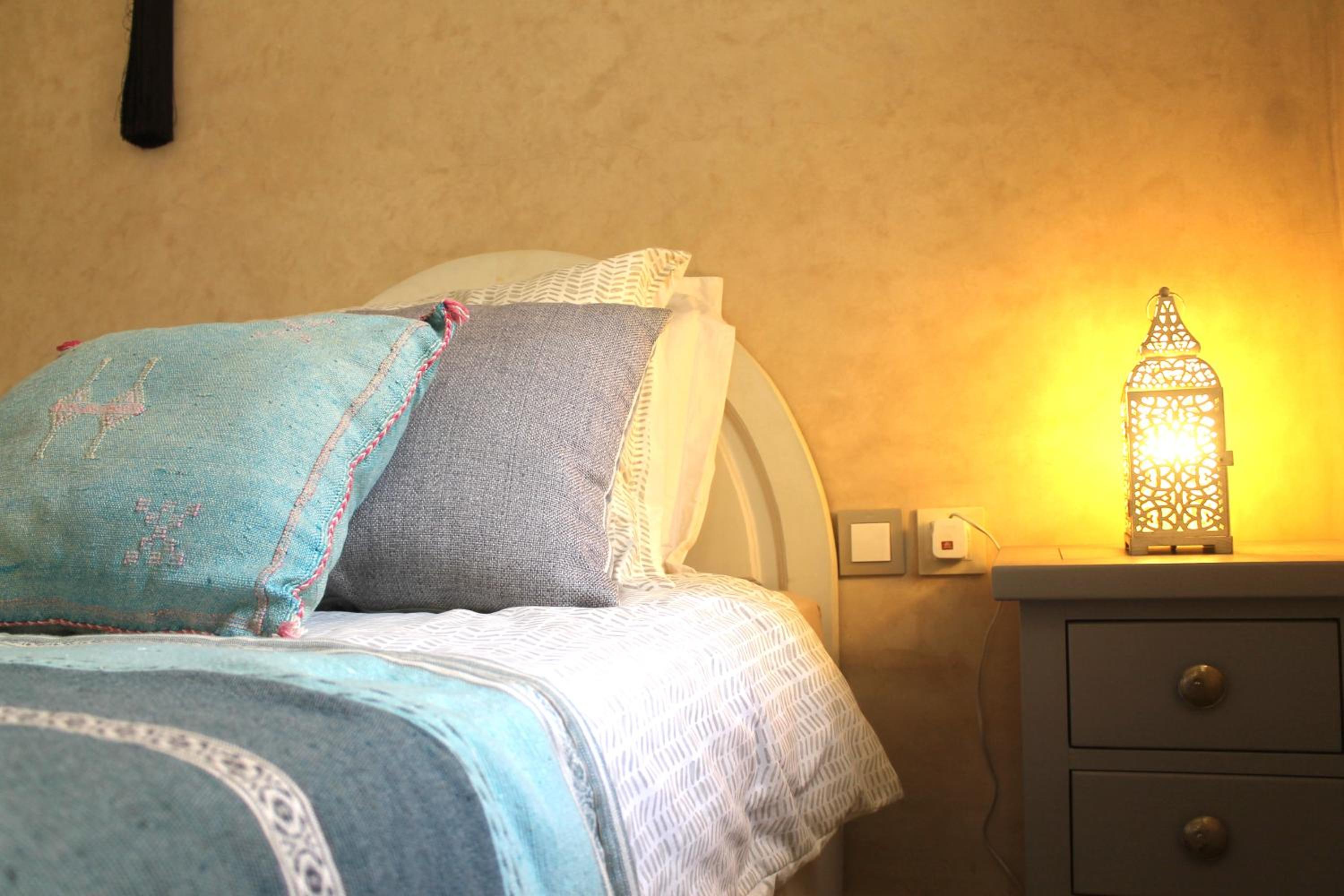 Standard Twin Room - Photo 3