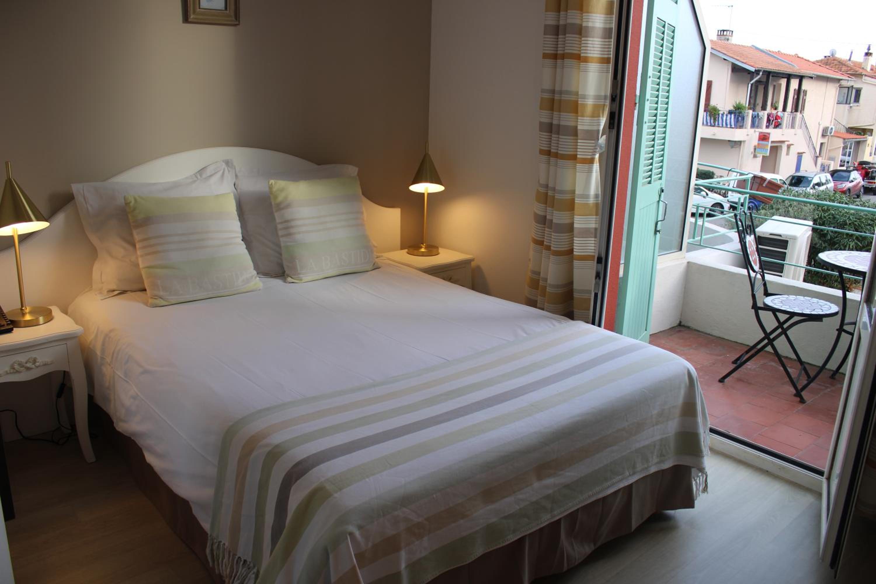 Double Room with Partial Sea View