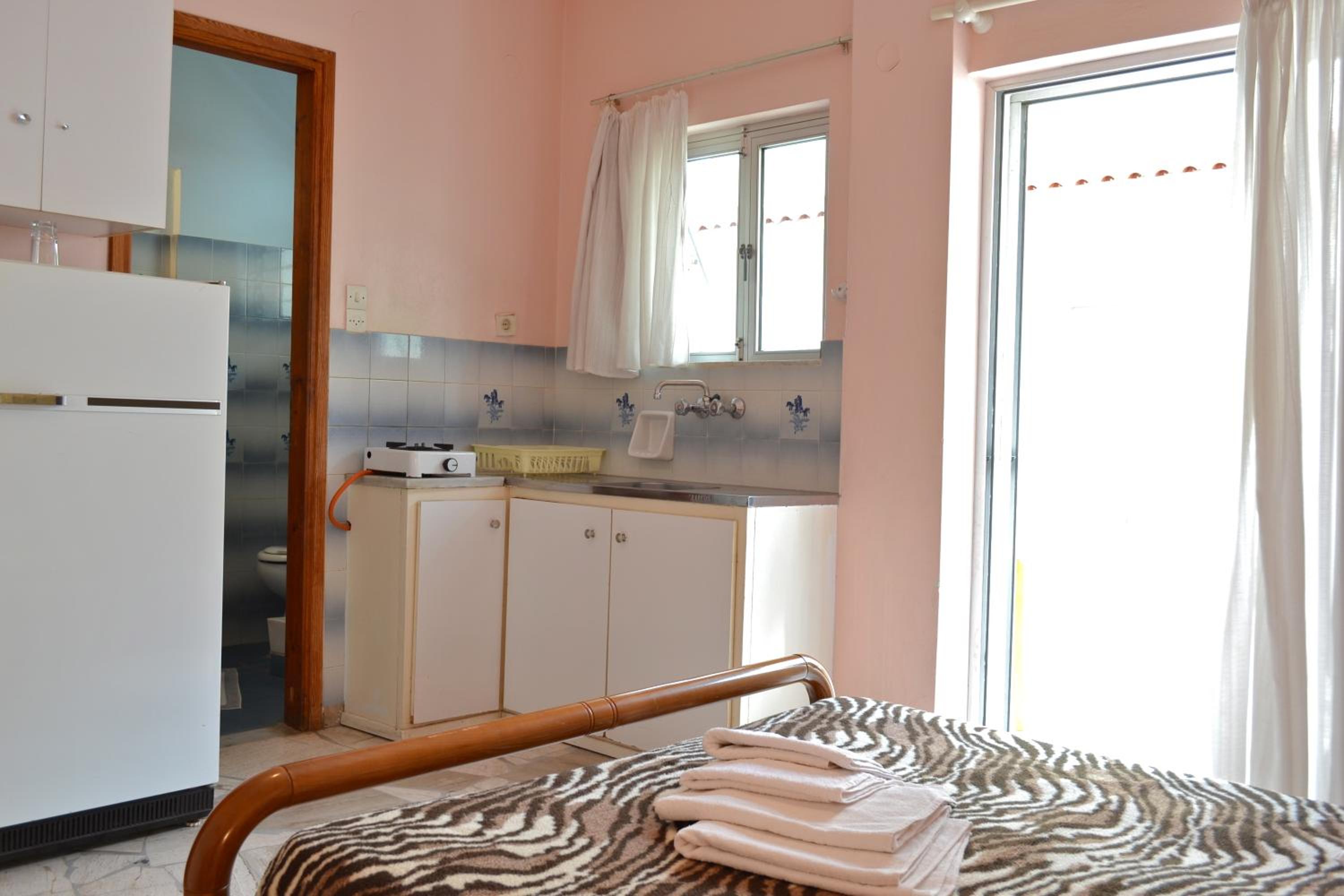 Studio (2 Adults) - Photo 13