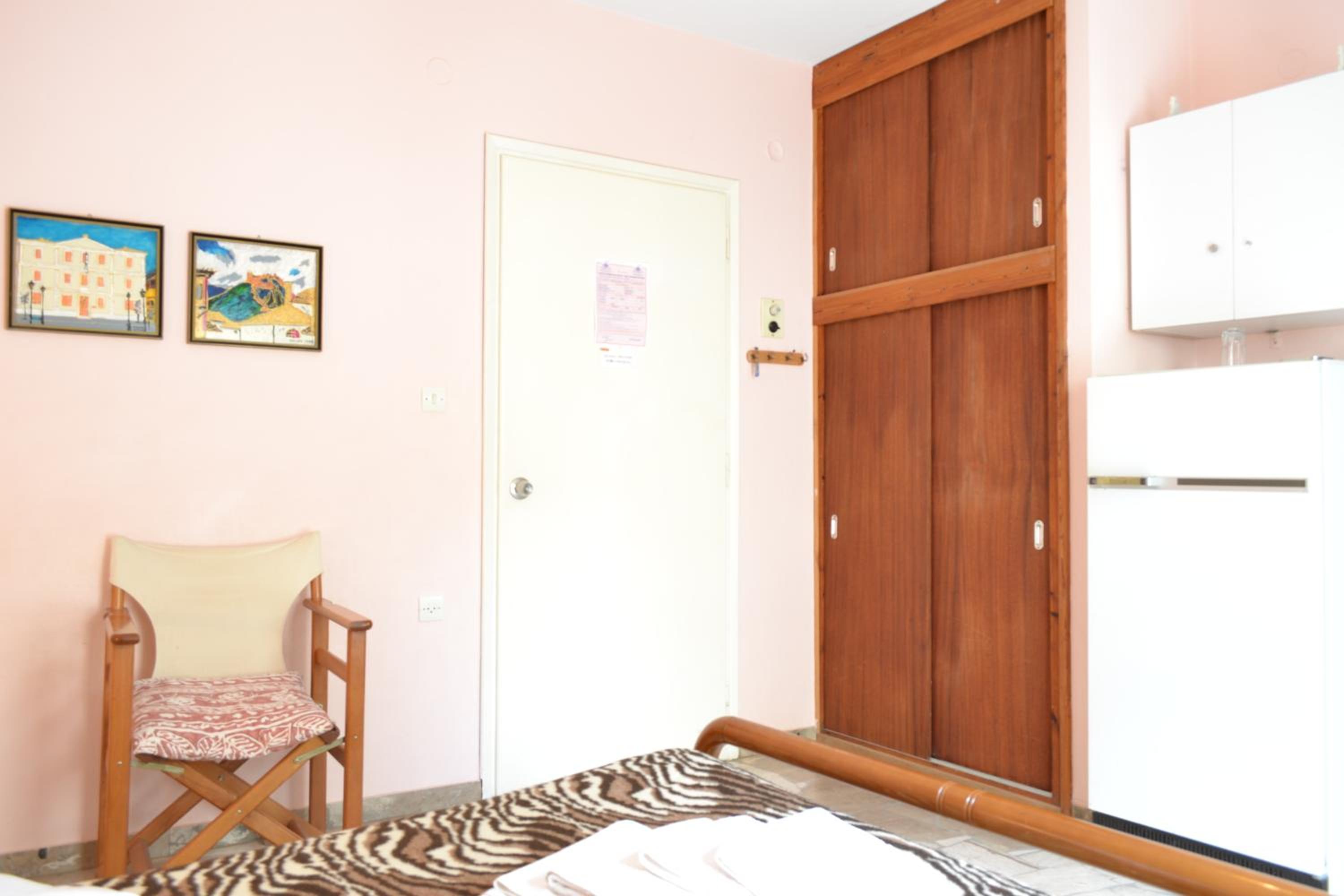 Studio (2 Adults) - Photo 12