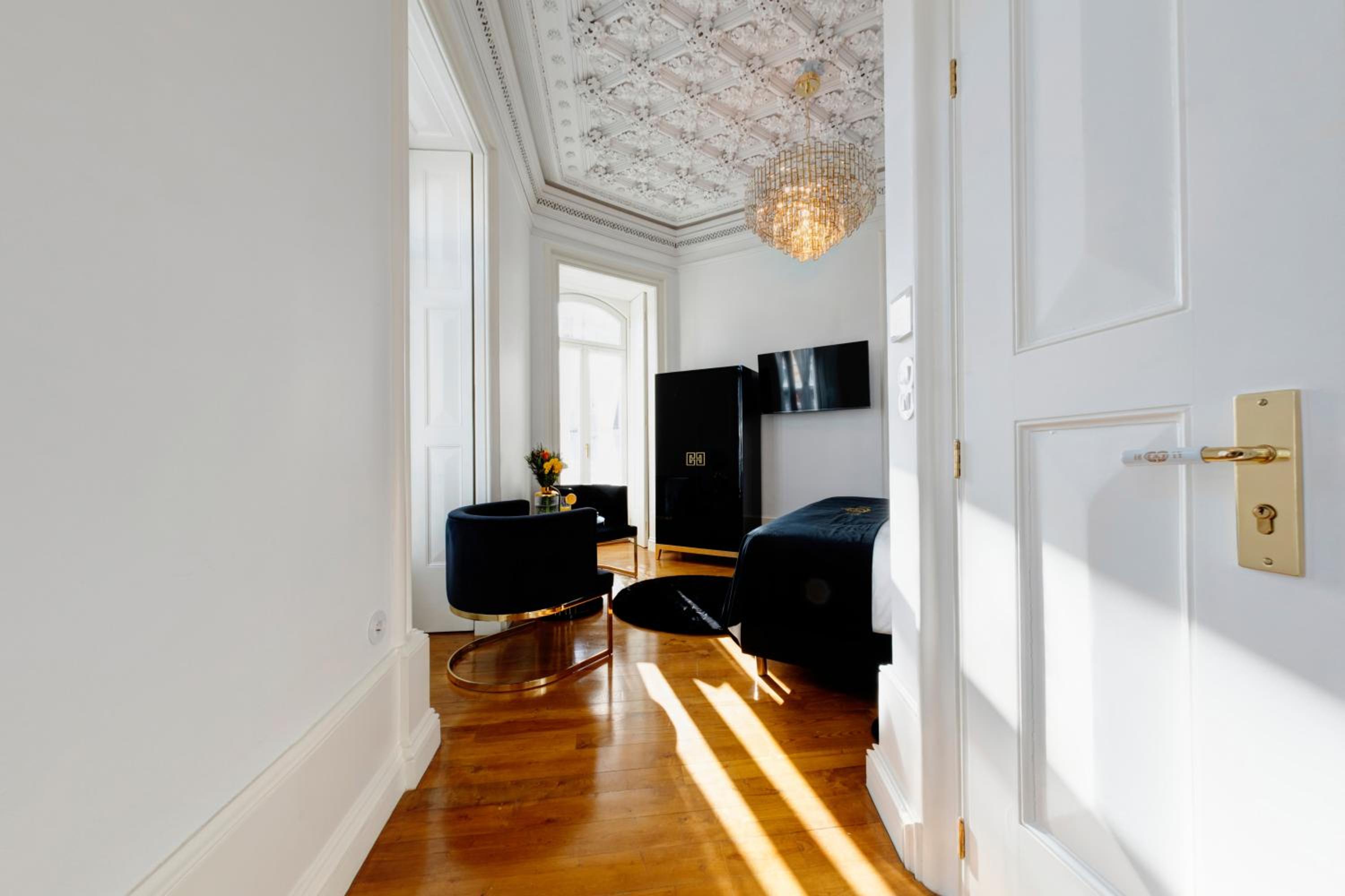 Junior Suite with Canal View - Photo 14