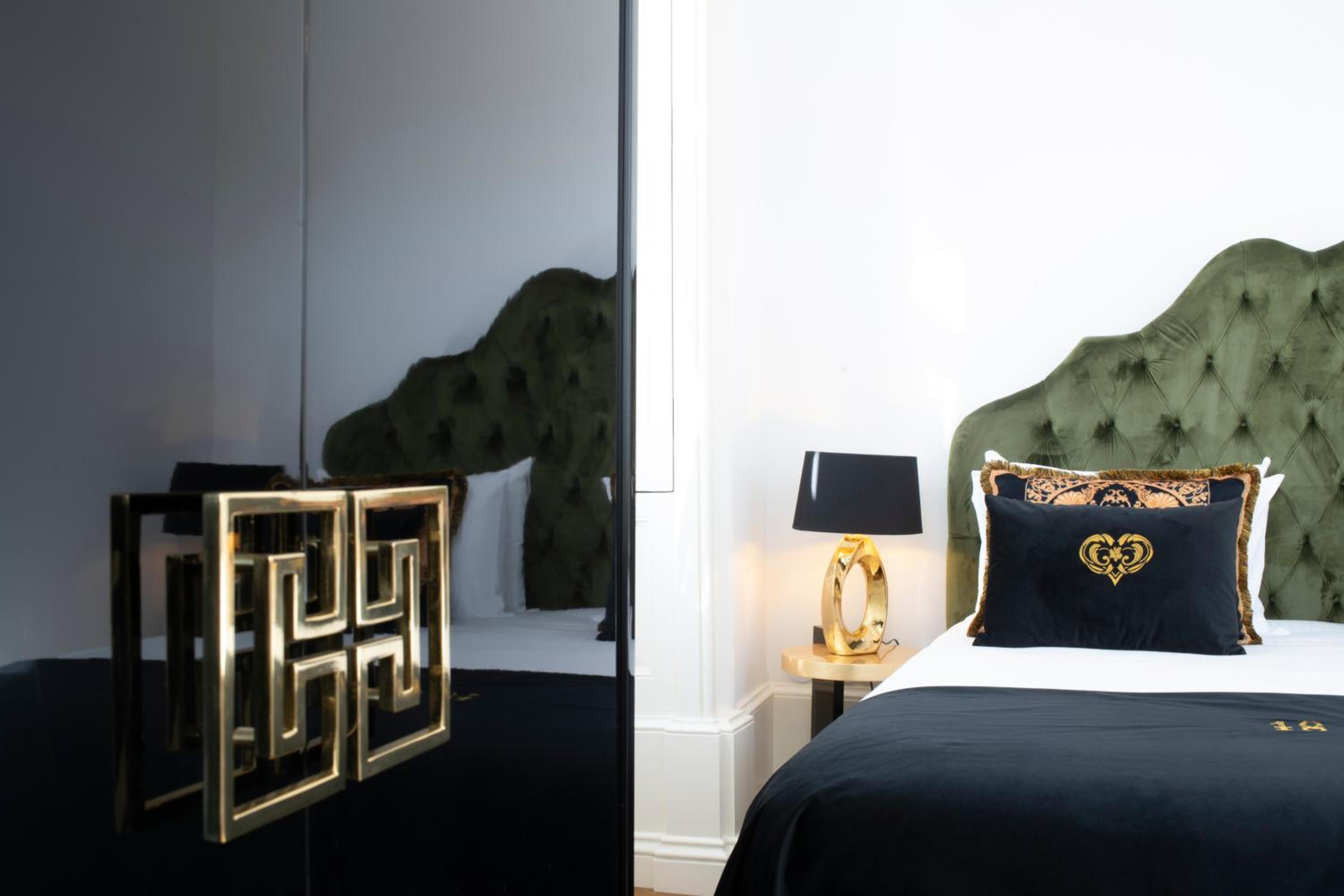 Junior Suite with Canal View - Photo 9