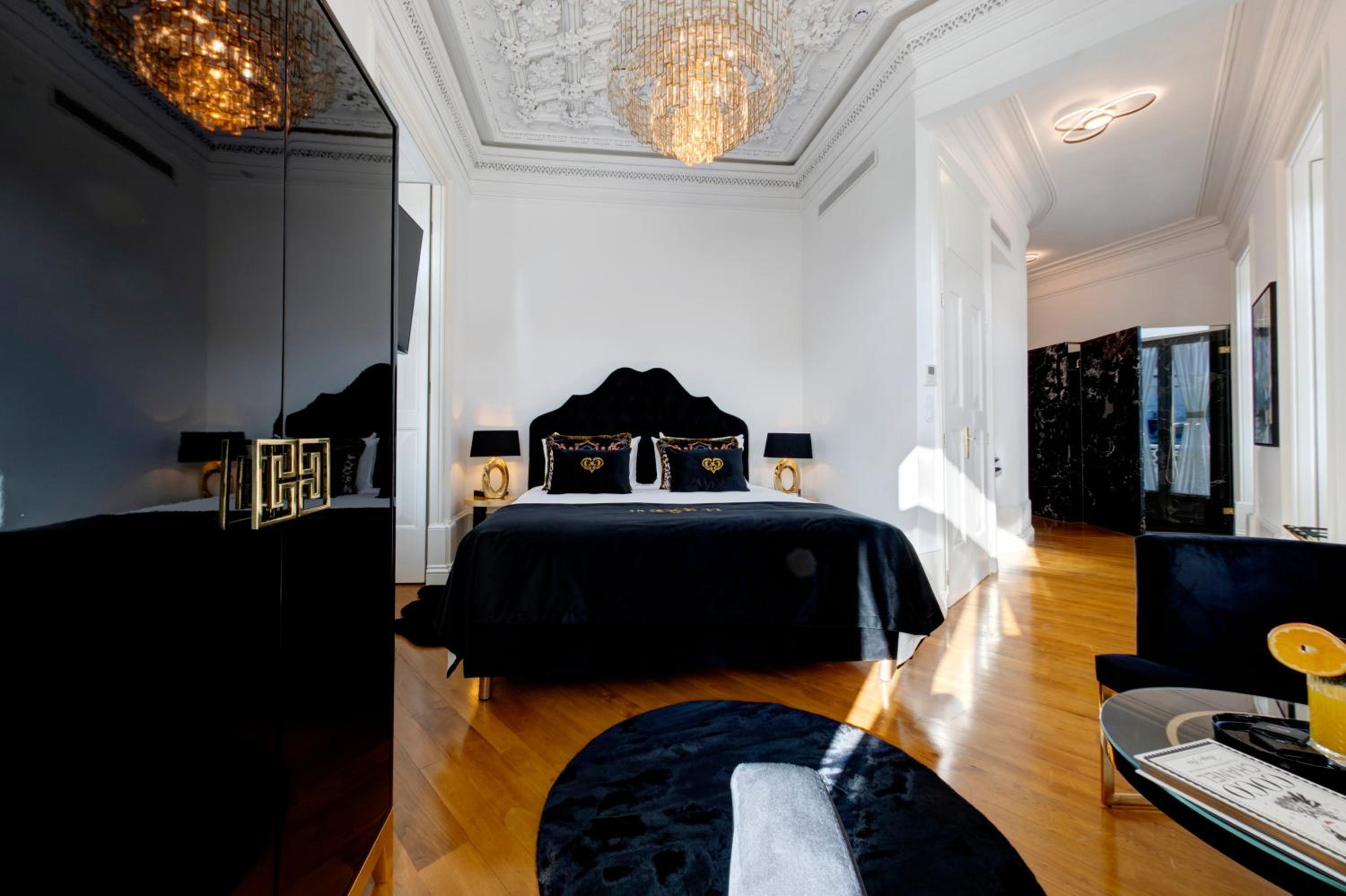 Junior Suite with Canal View - Photo 17