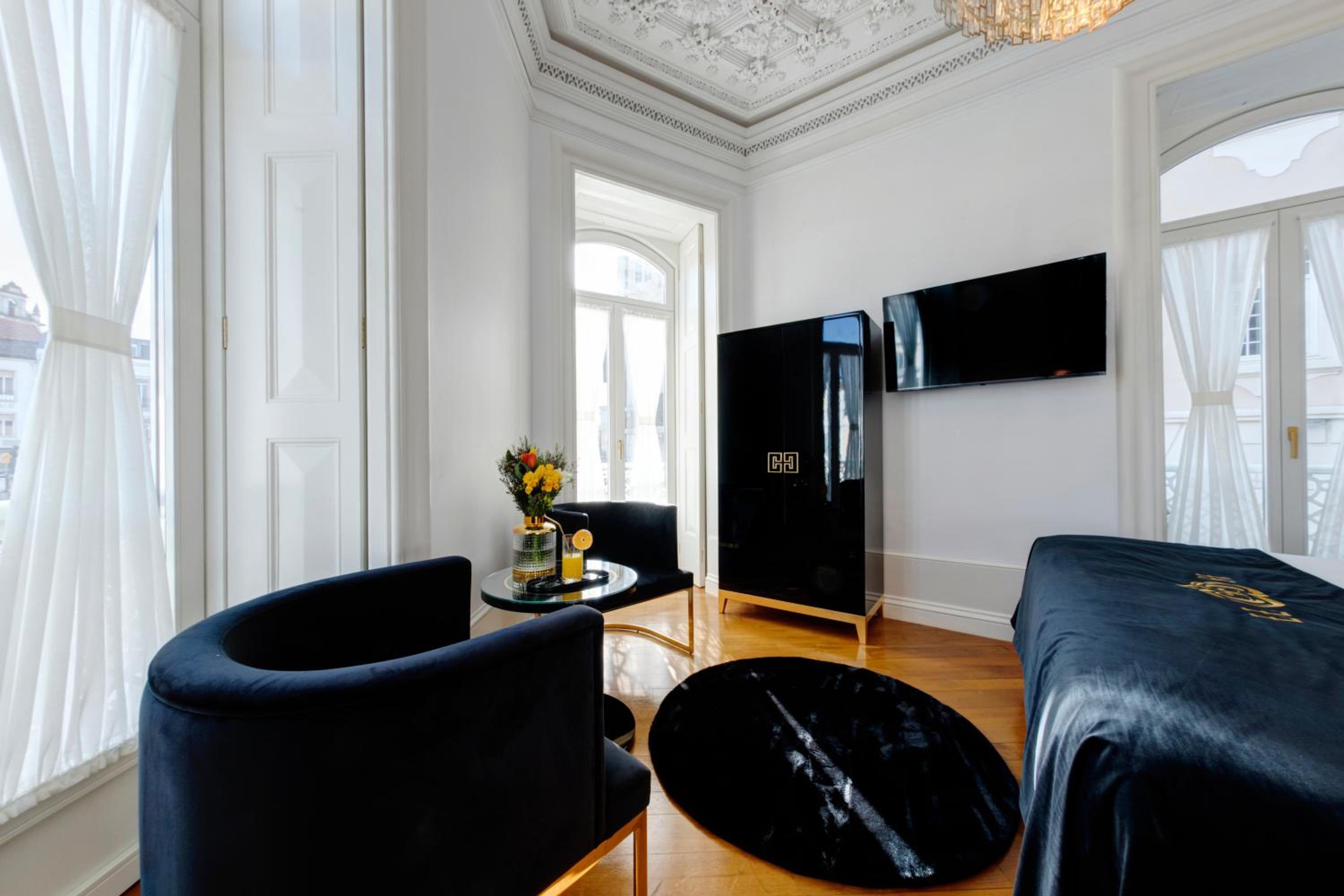 Junior Suite with Canal View - Photo 4