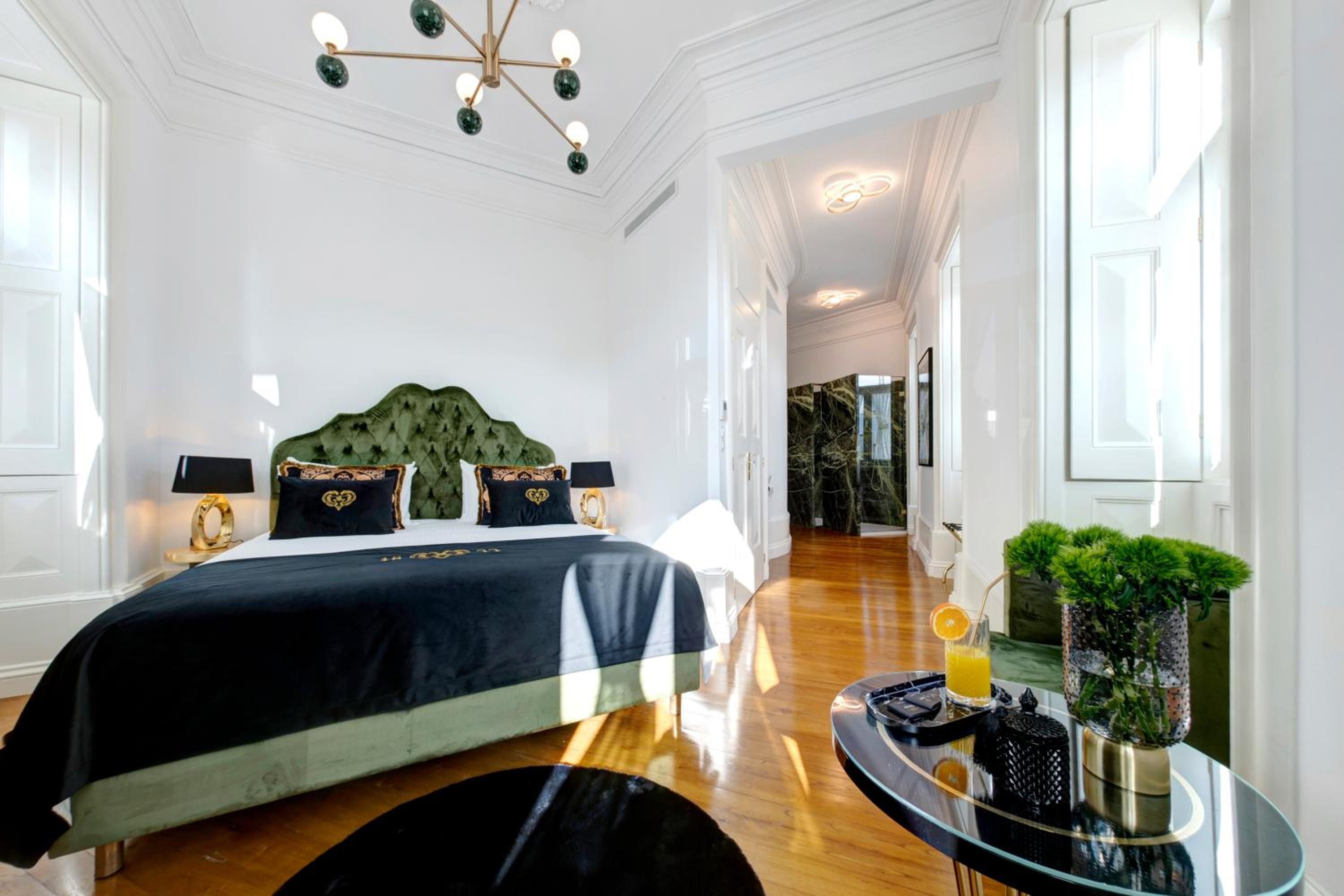 Junior Suite with Canal View - Photo 5