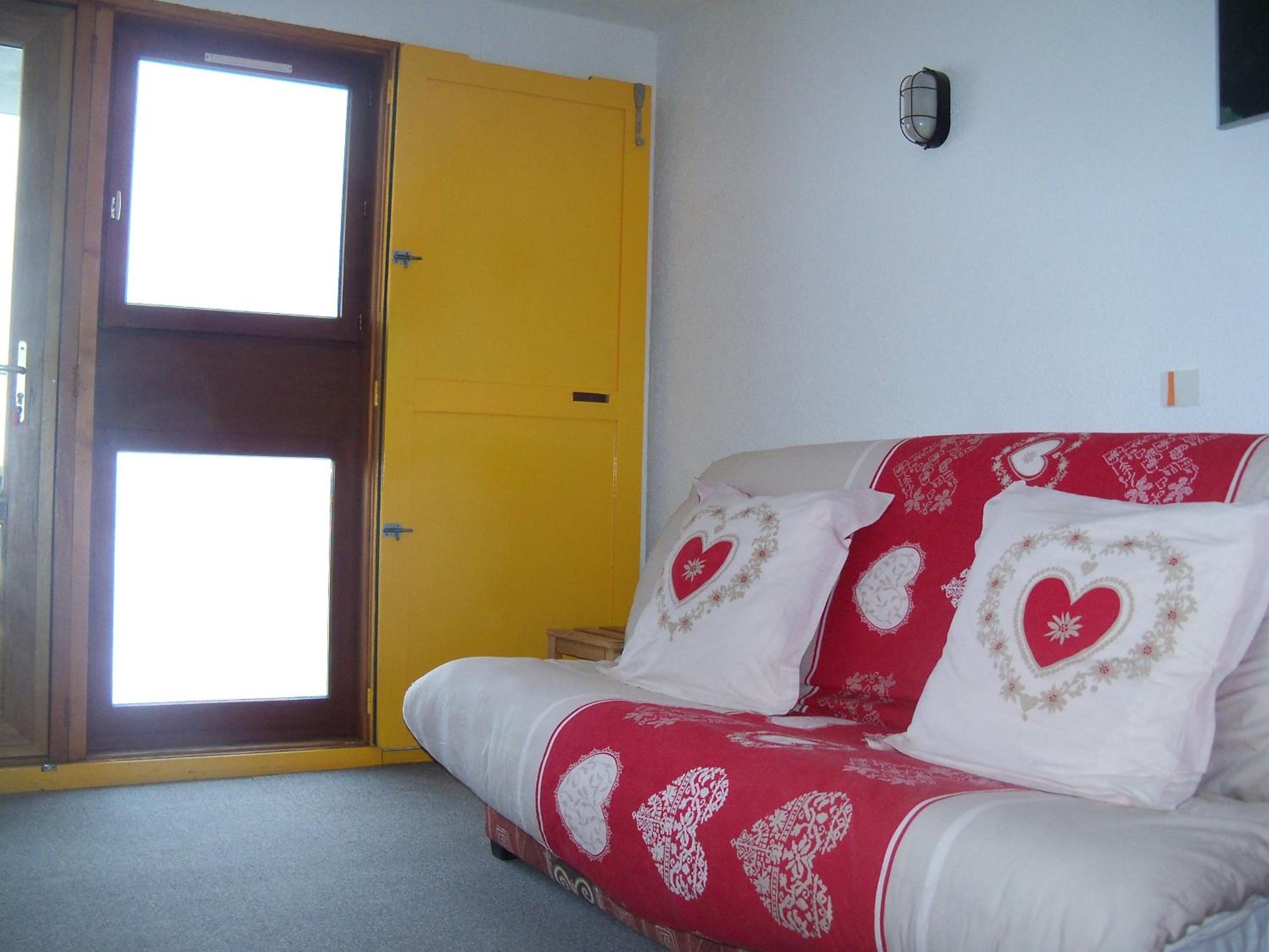 Apartment with Mountain View