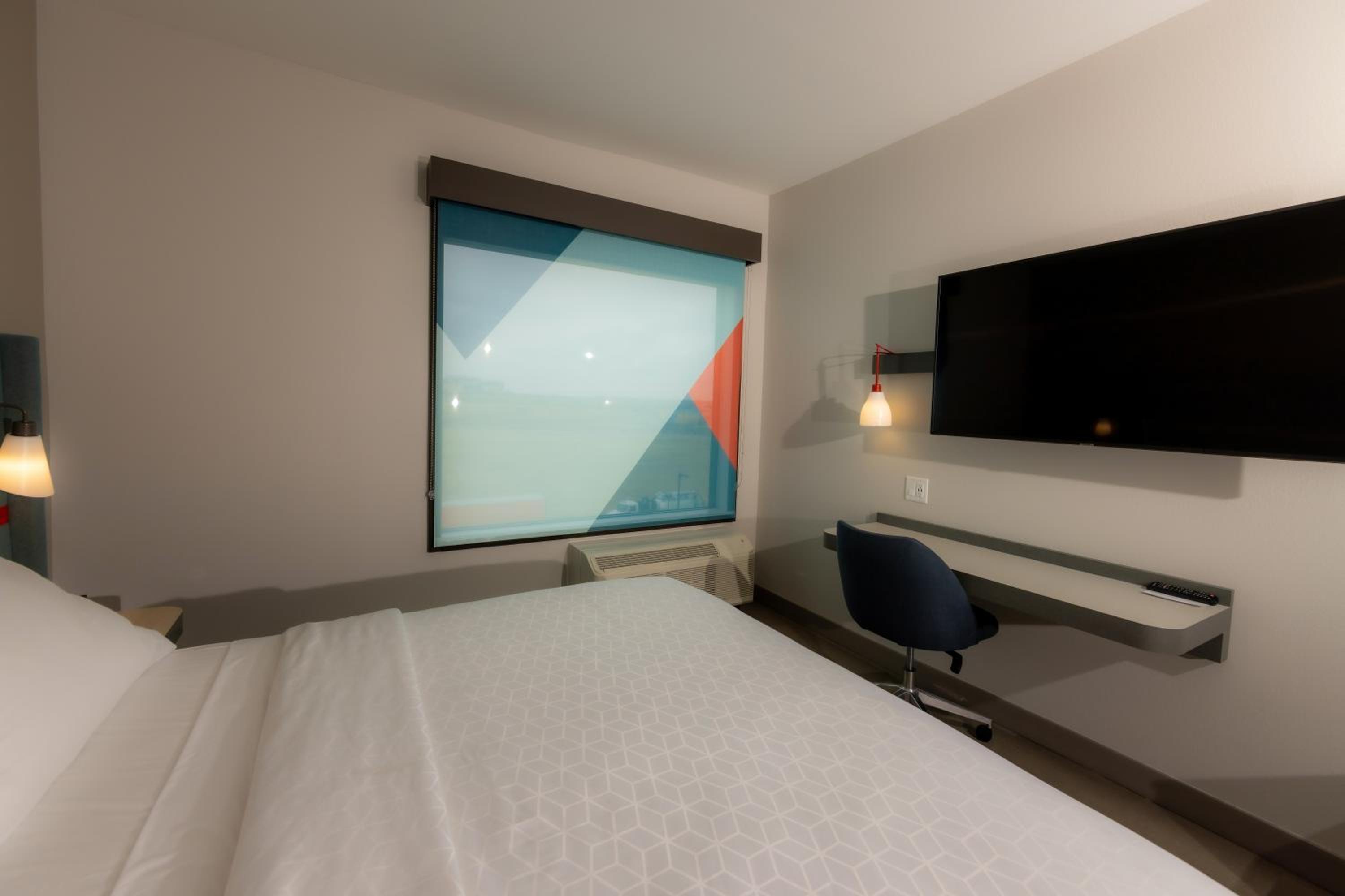 Standard King Room - Photo 9