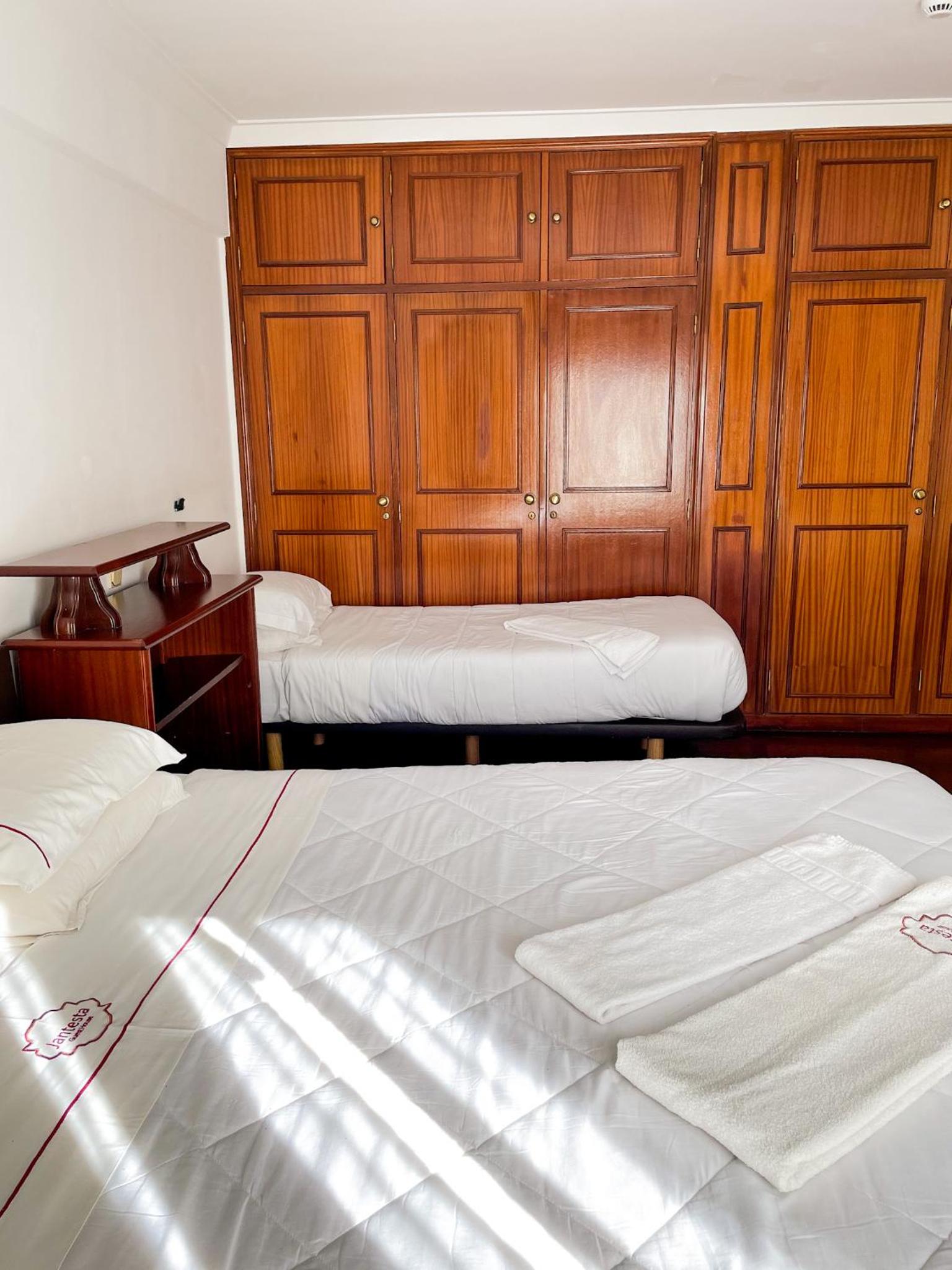 Standard Double Room - Photo 11