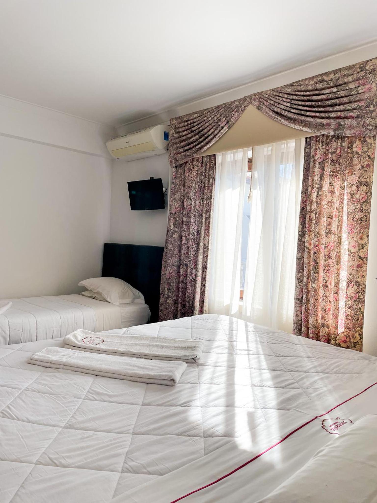 Standard Double Room - Photo 15