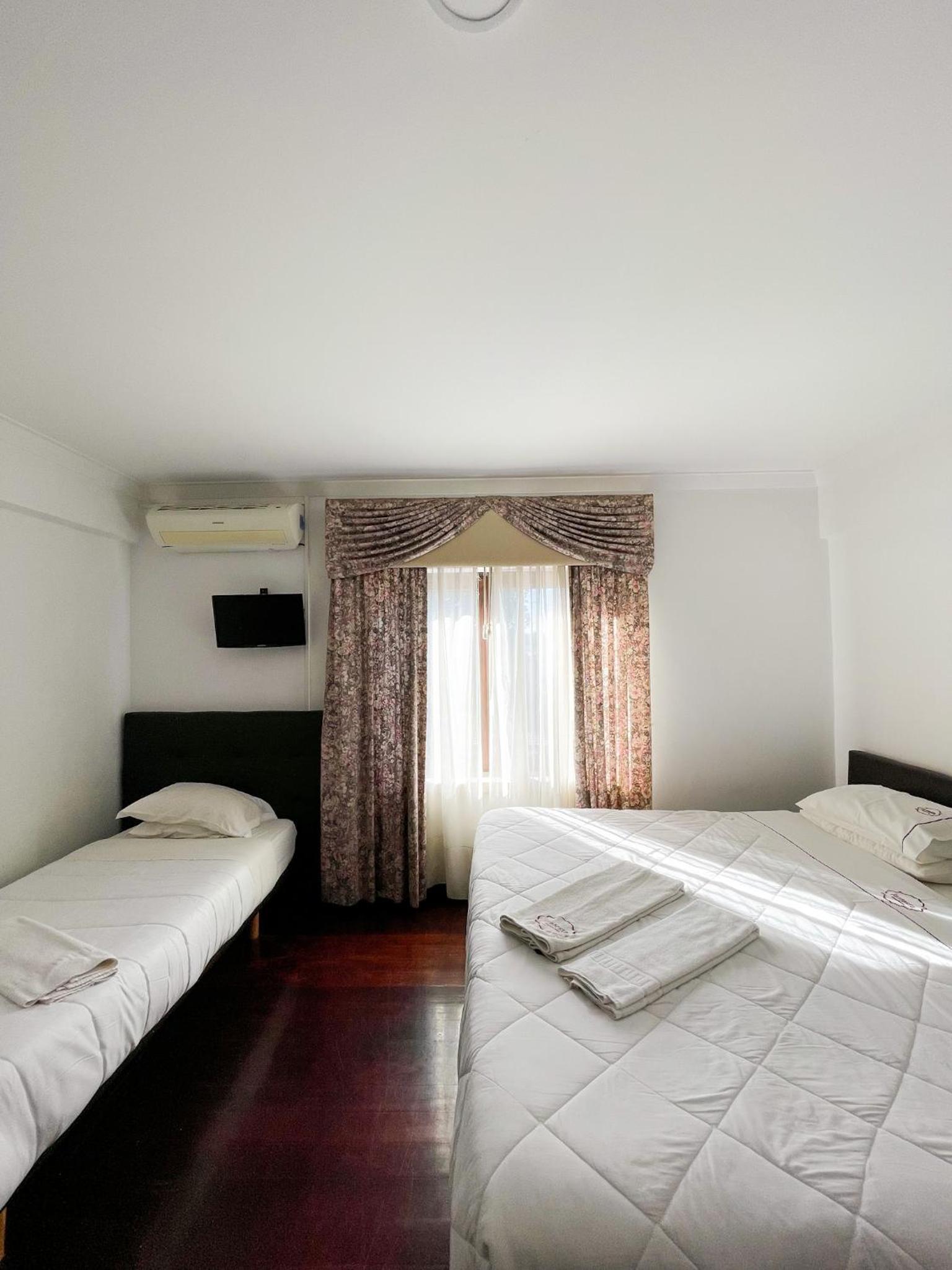 Standard Double Room - Photo 12