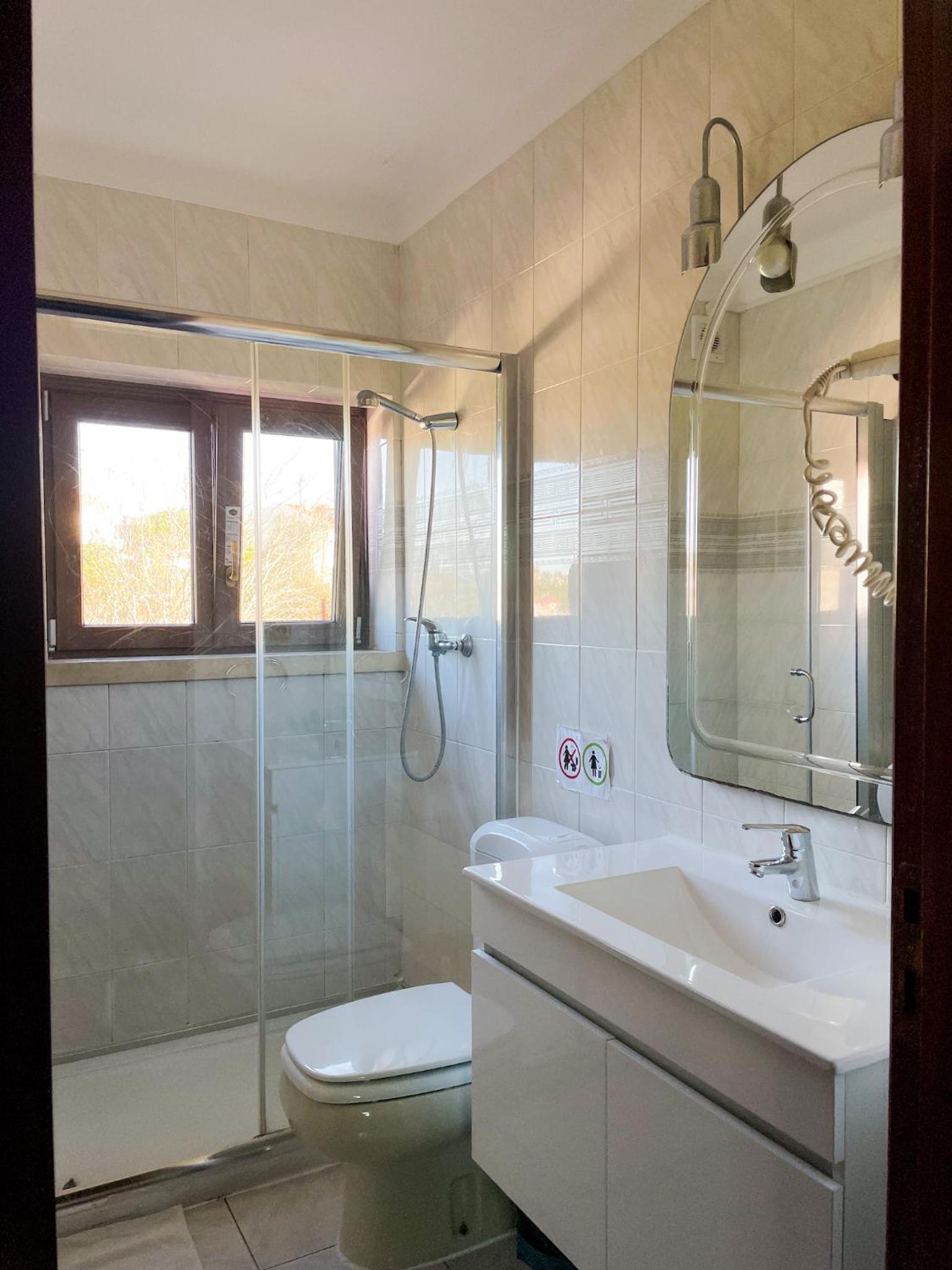 Standard Double Room - Photo 5