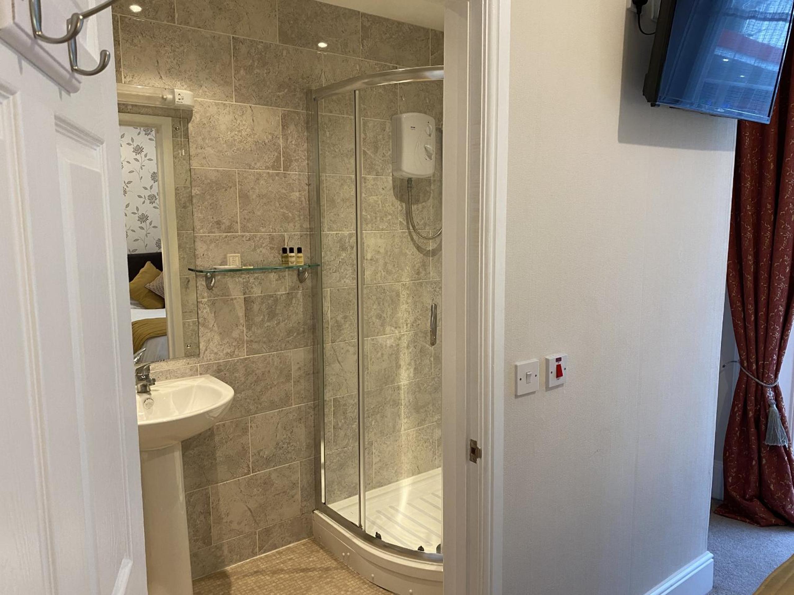 Standard Double Room - Photo 5