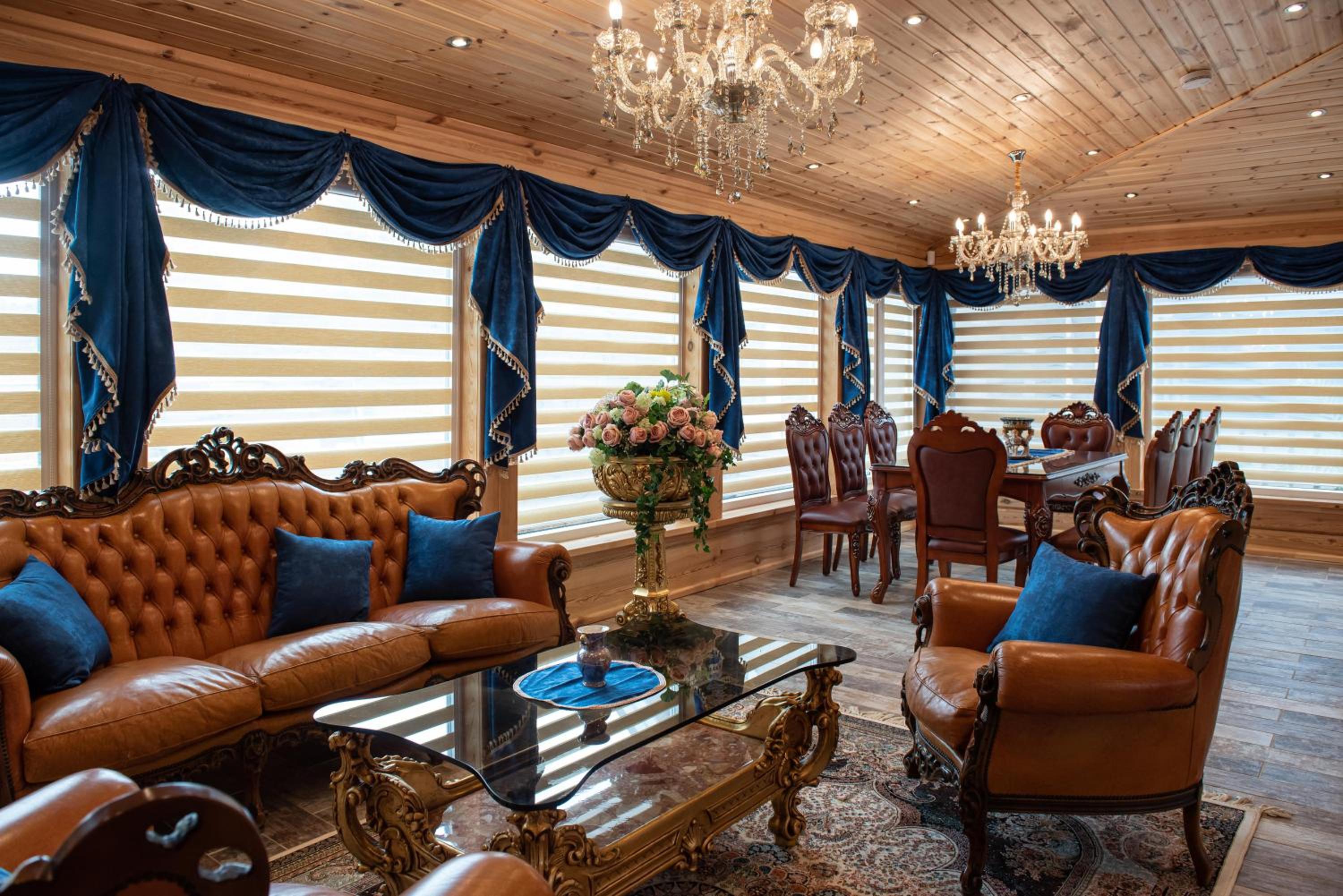 Seven-Bedroom Holiday Home photo 1