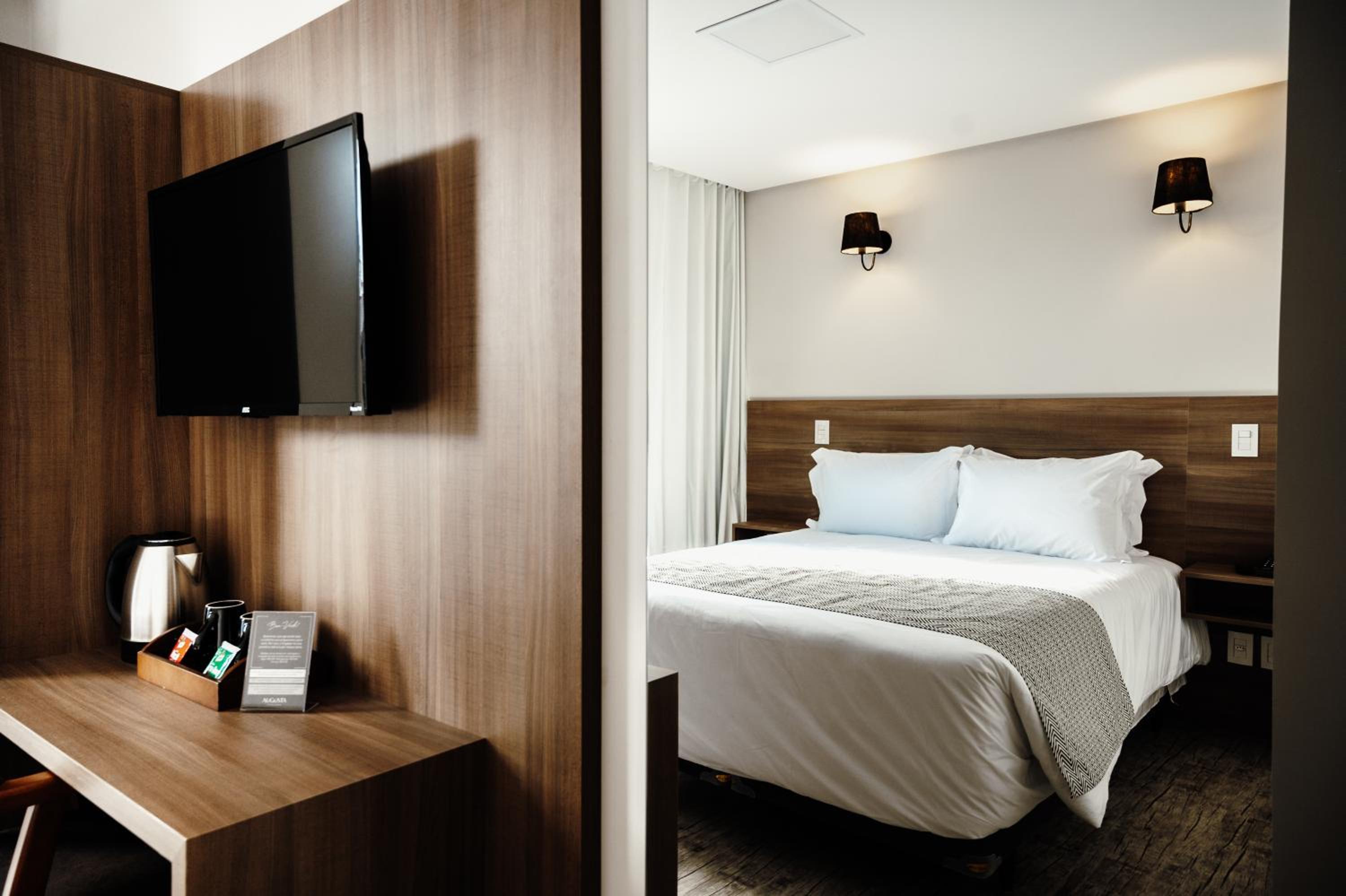 Queen Room with Balcony photo 3