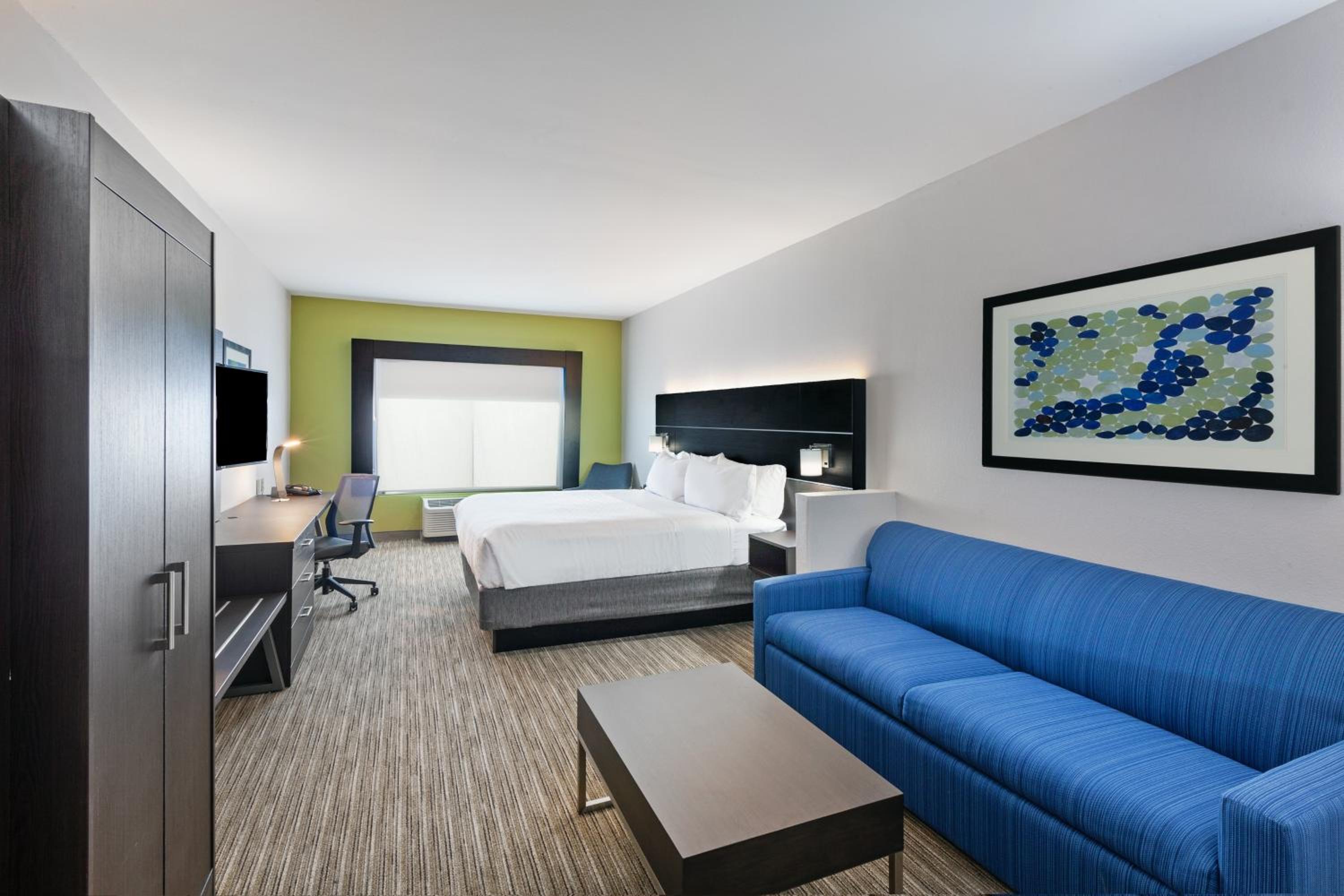 Holiday Inn Express & Suites Sealy by IHG