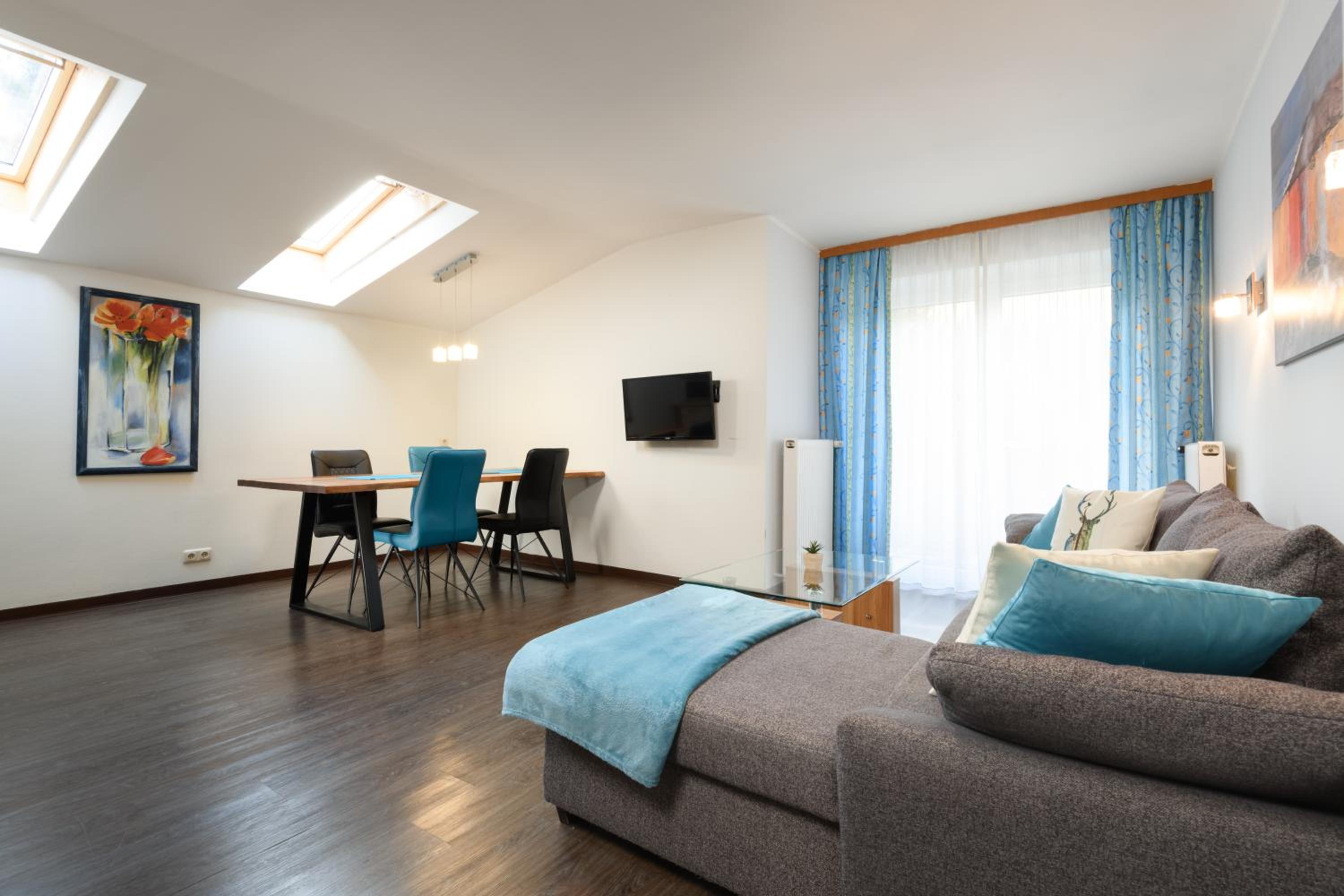 Apartment with Balcony photo 1