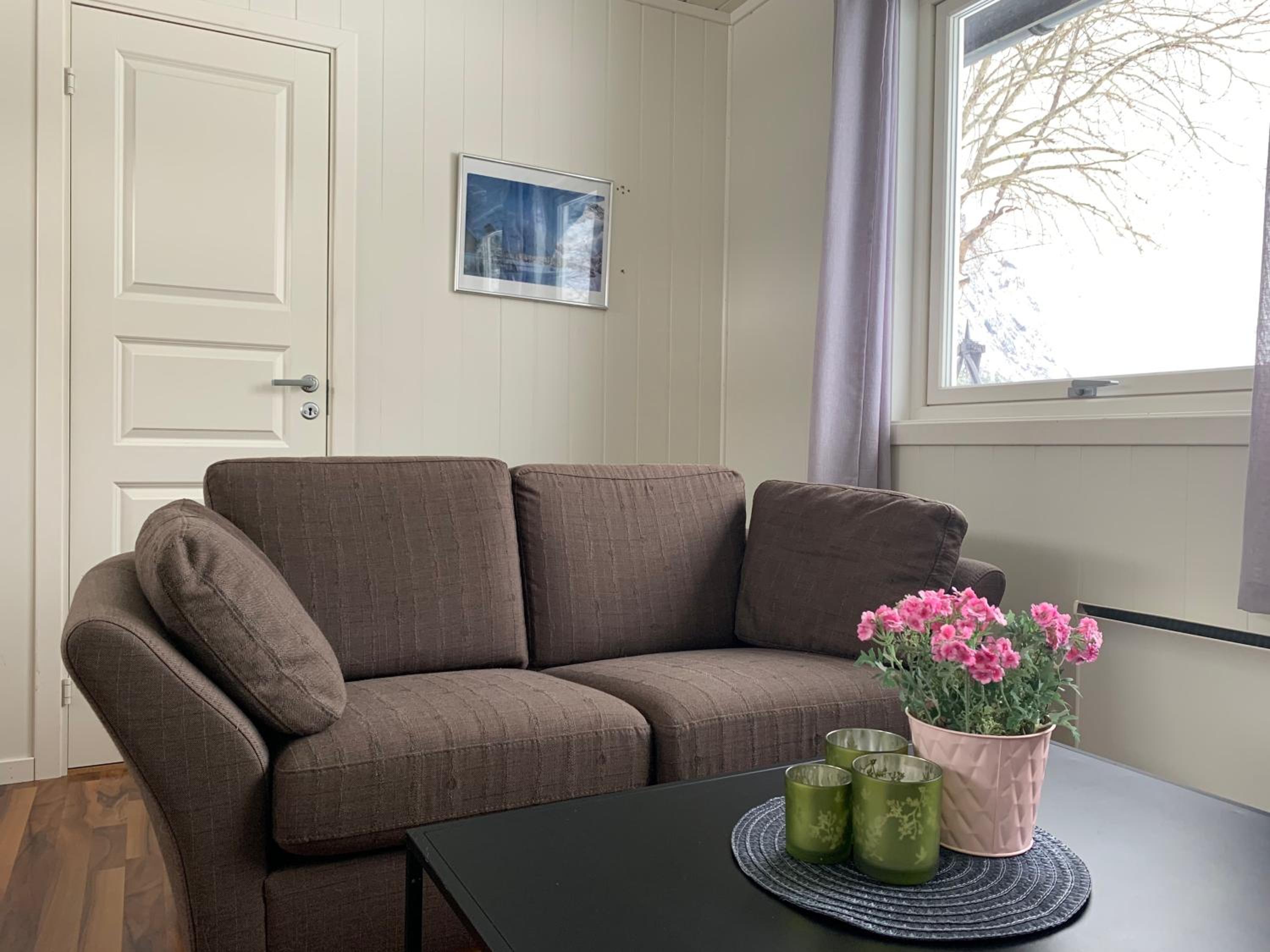 Two-Bedroom Cottage - Photo 9