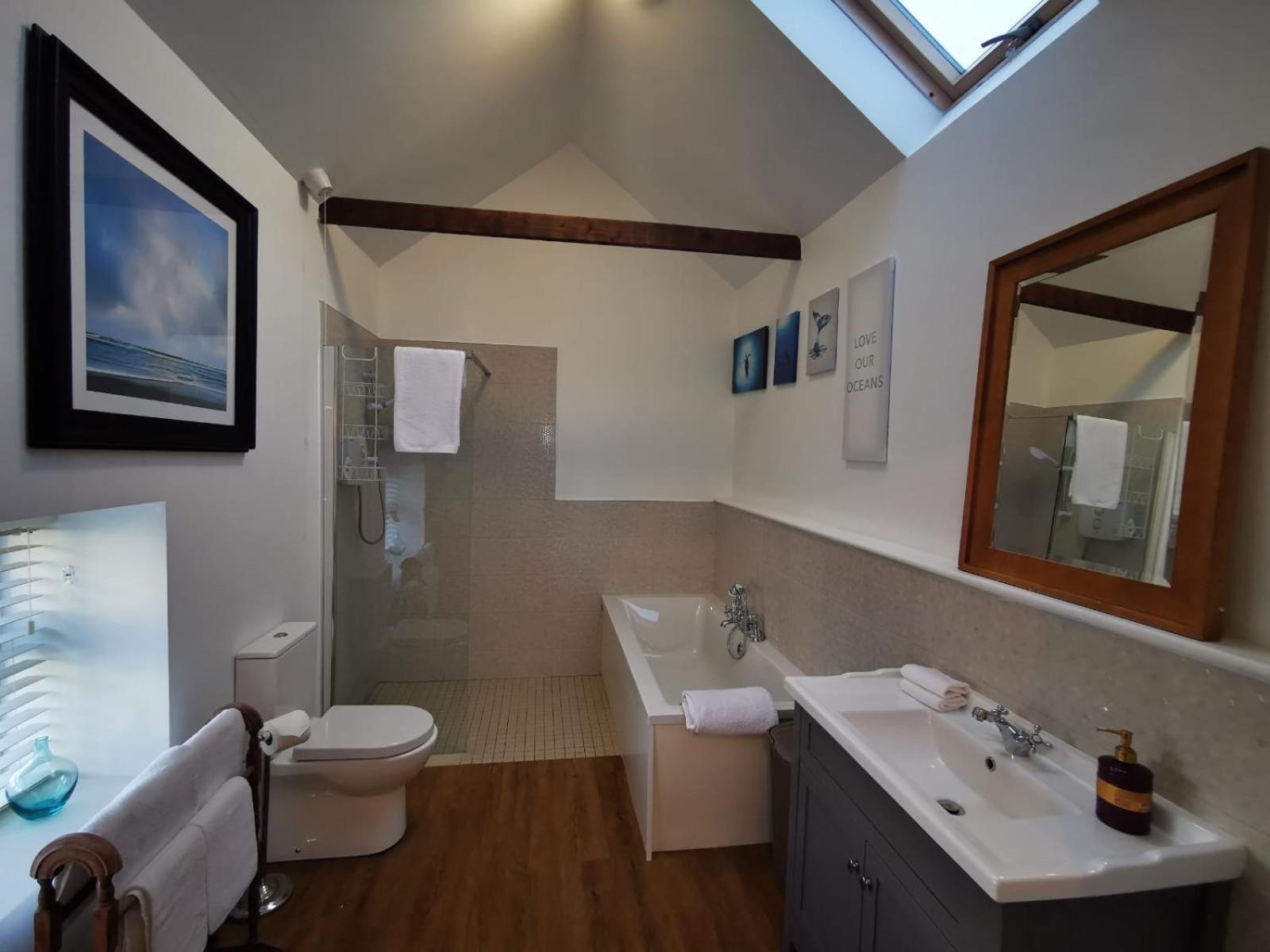 Two-Bedroom House photo 3