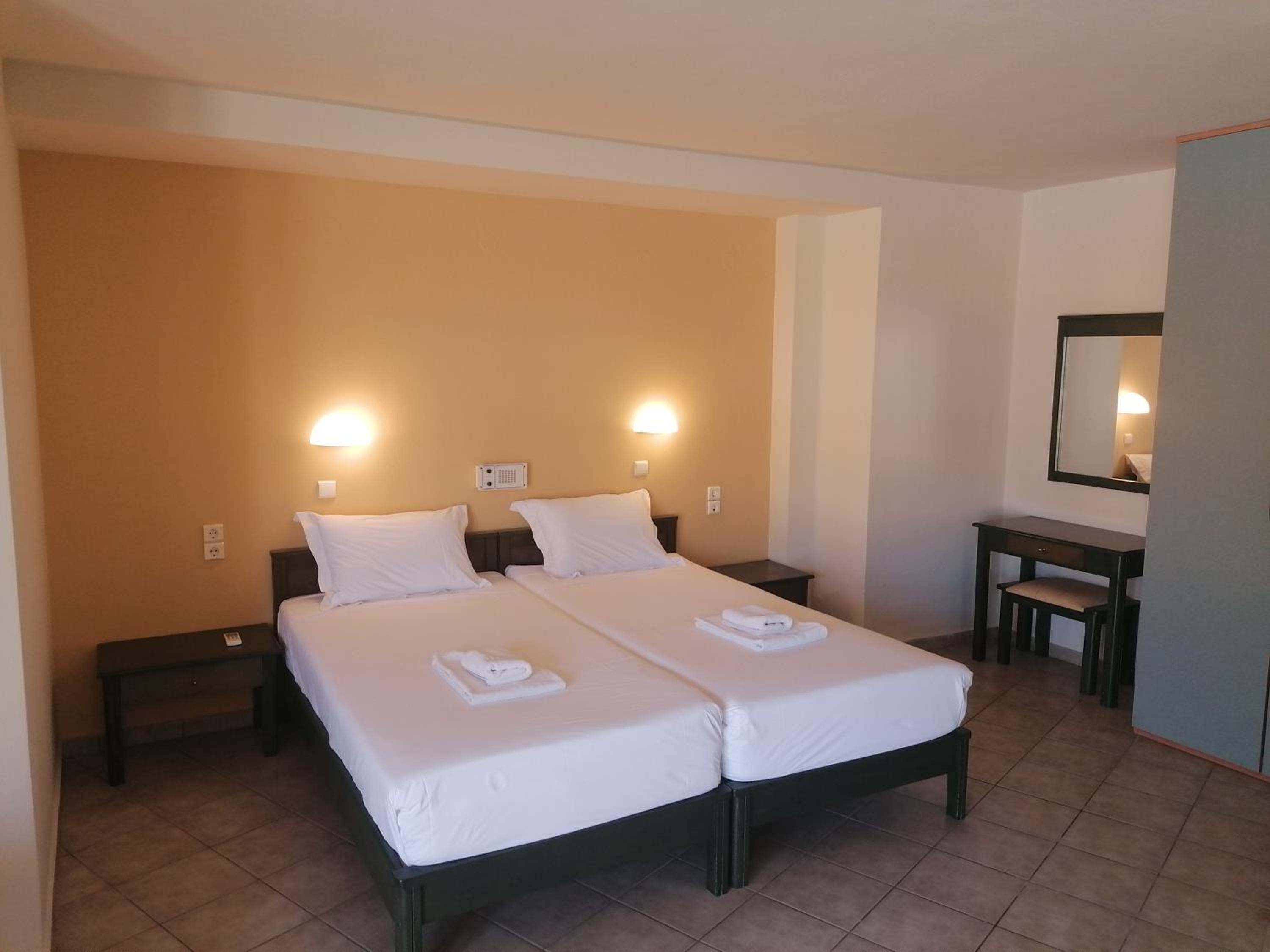2-Bedroom Family Apartment with Pool view (6 Adults)