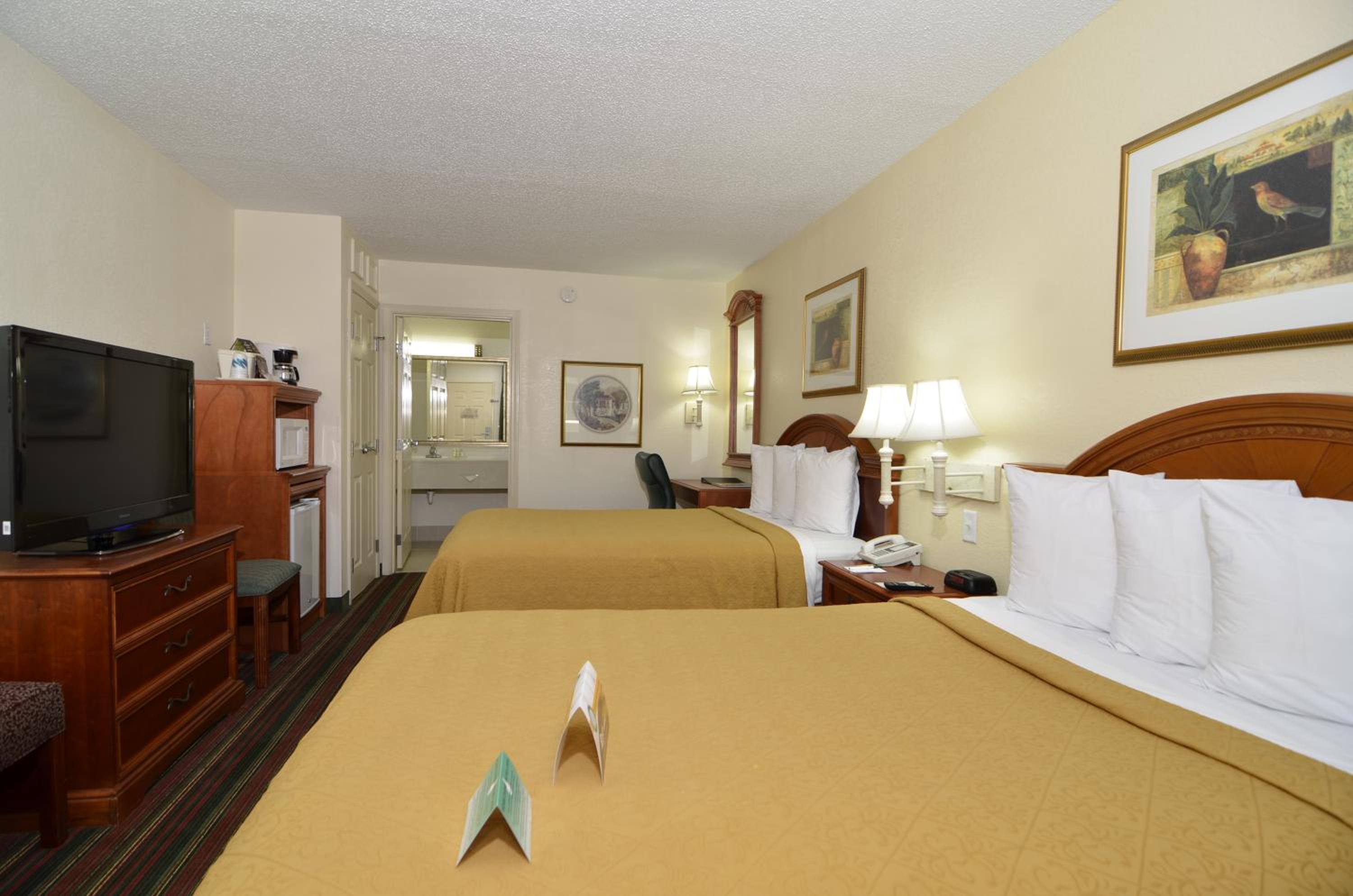 Double Room With Two Double Beds - Non-Smoking photo 3