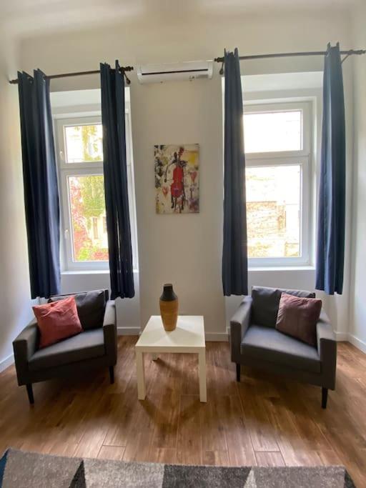 Two-Bedroom Apartment - Photo 9