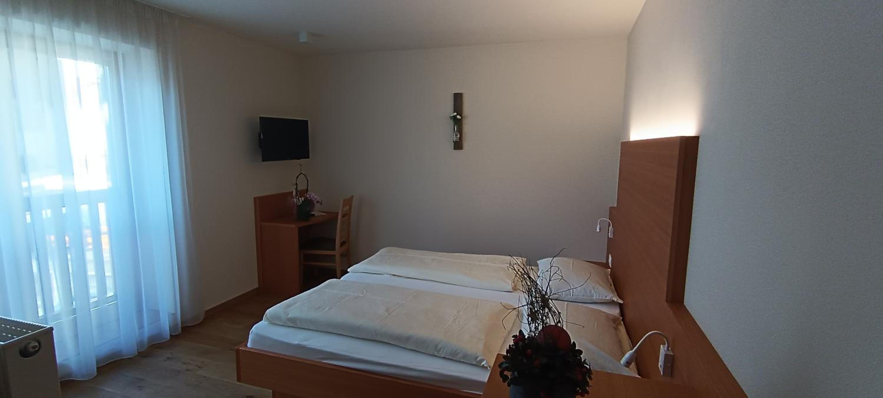 Double or Twin Room without Balcony - Photo 11