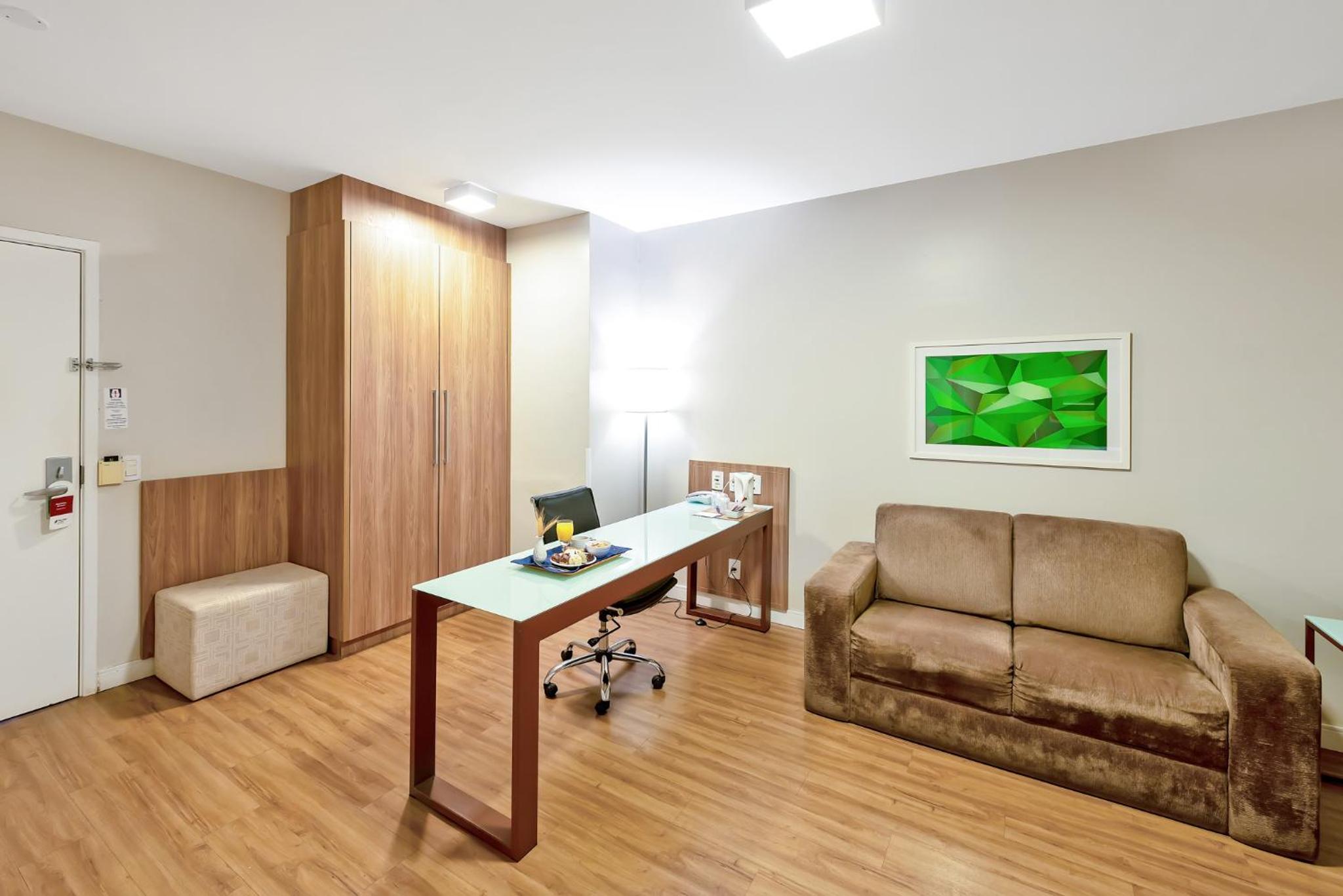 Executive Suite - Photo 7
