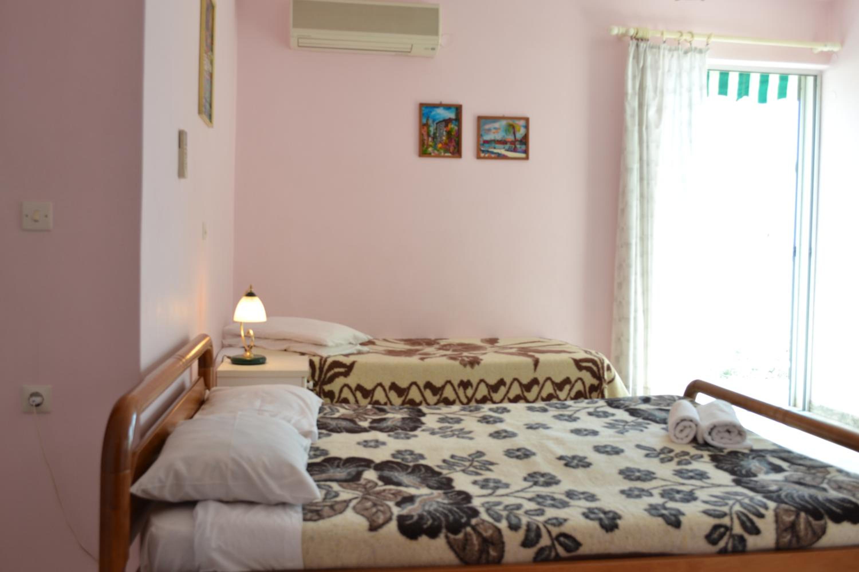 Studio (2 Adults) - Photo 3