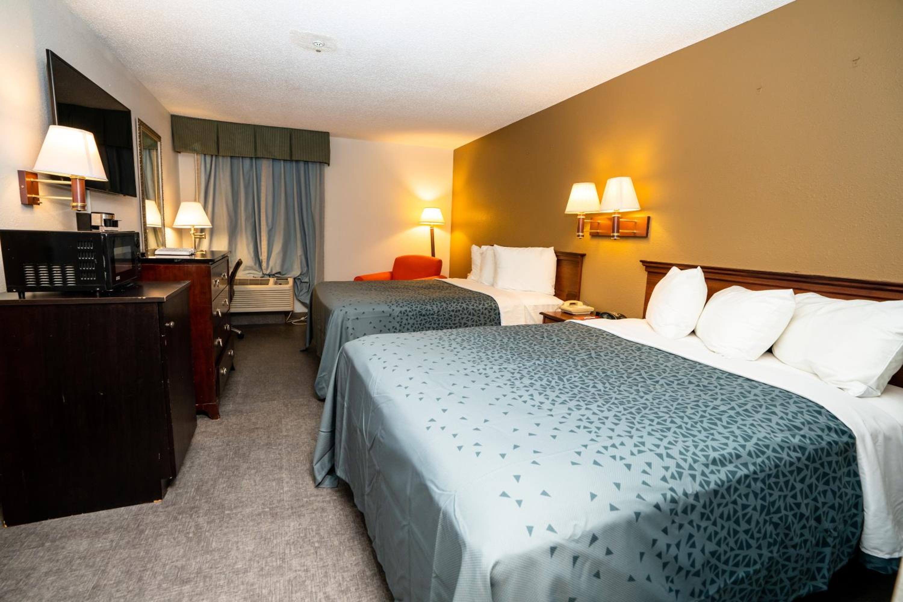 Deluxe Queen Room With Two Queen Beds