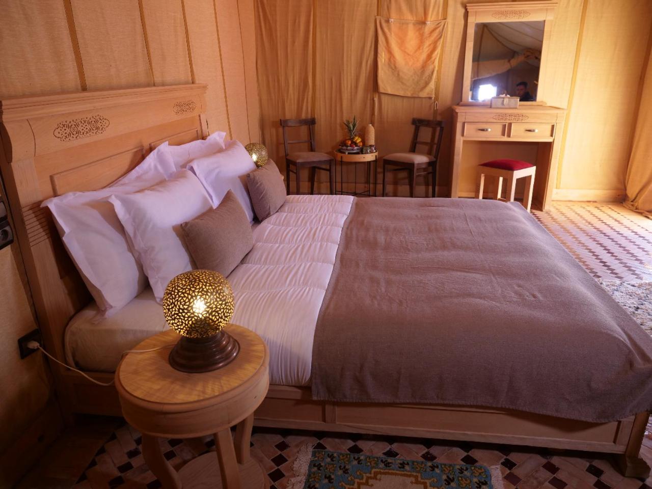 King Room with Two King Beds - Photo 12