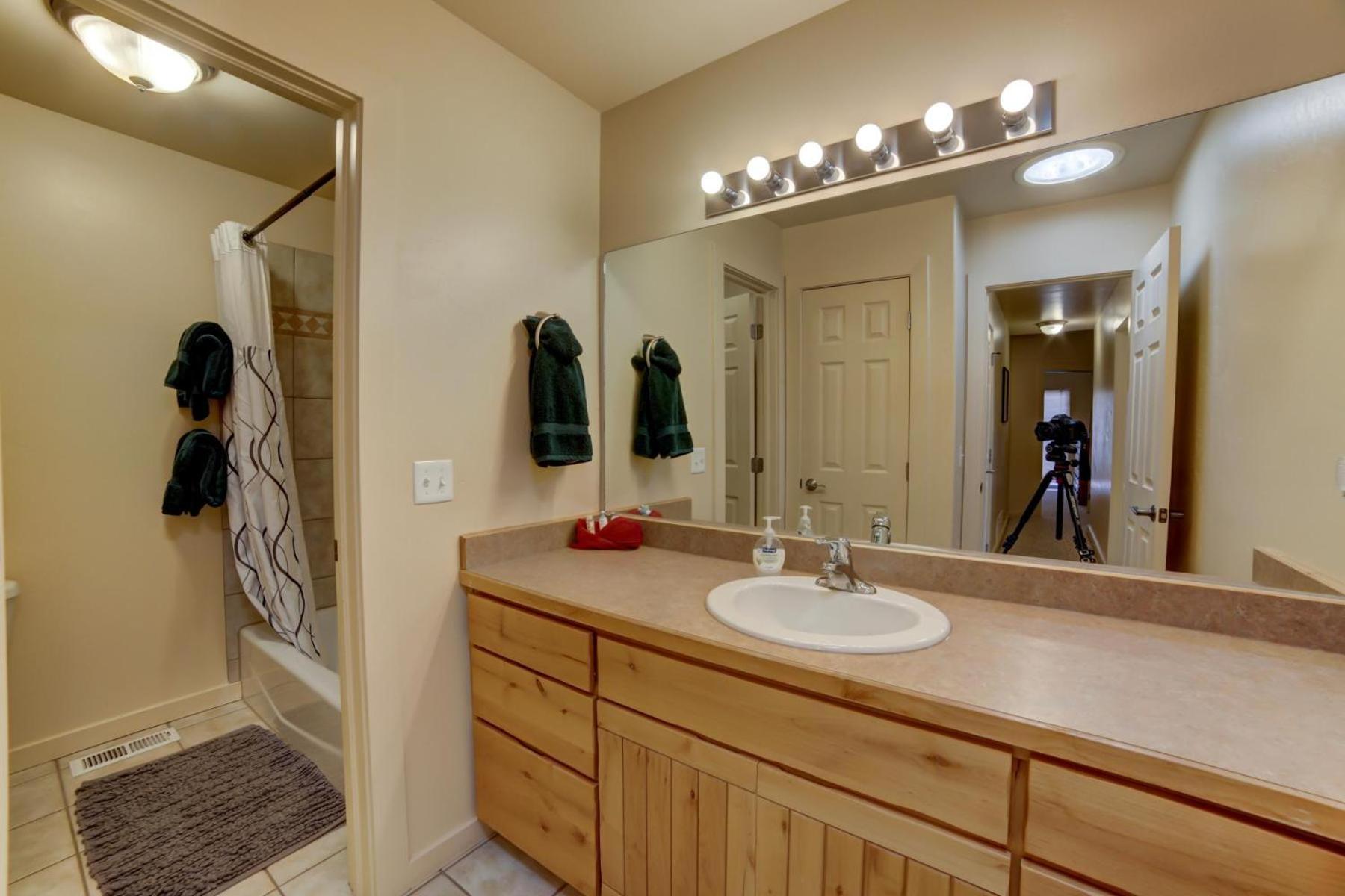 Three-Bedroom Townhouse photo 2