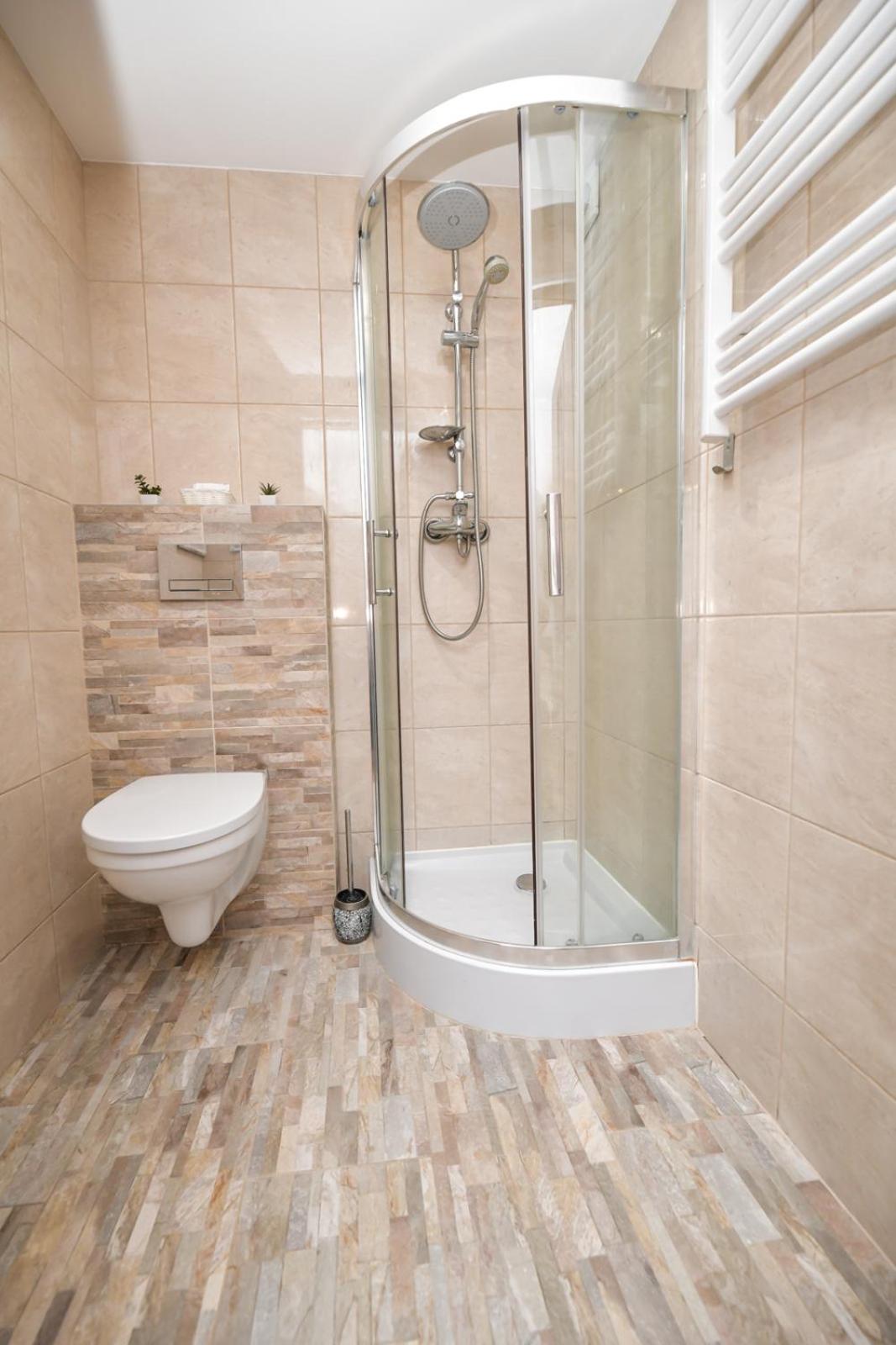 Apartment with Shower photo 1