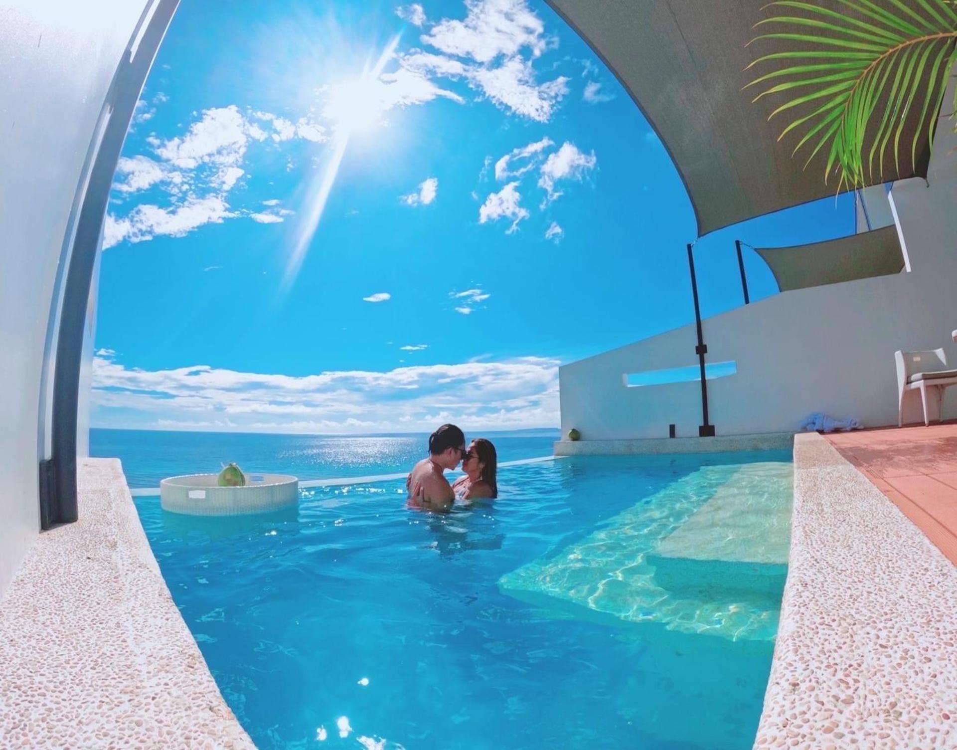 King Suite with Private Pool - Photo 9