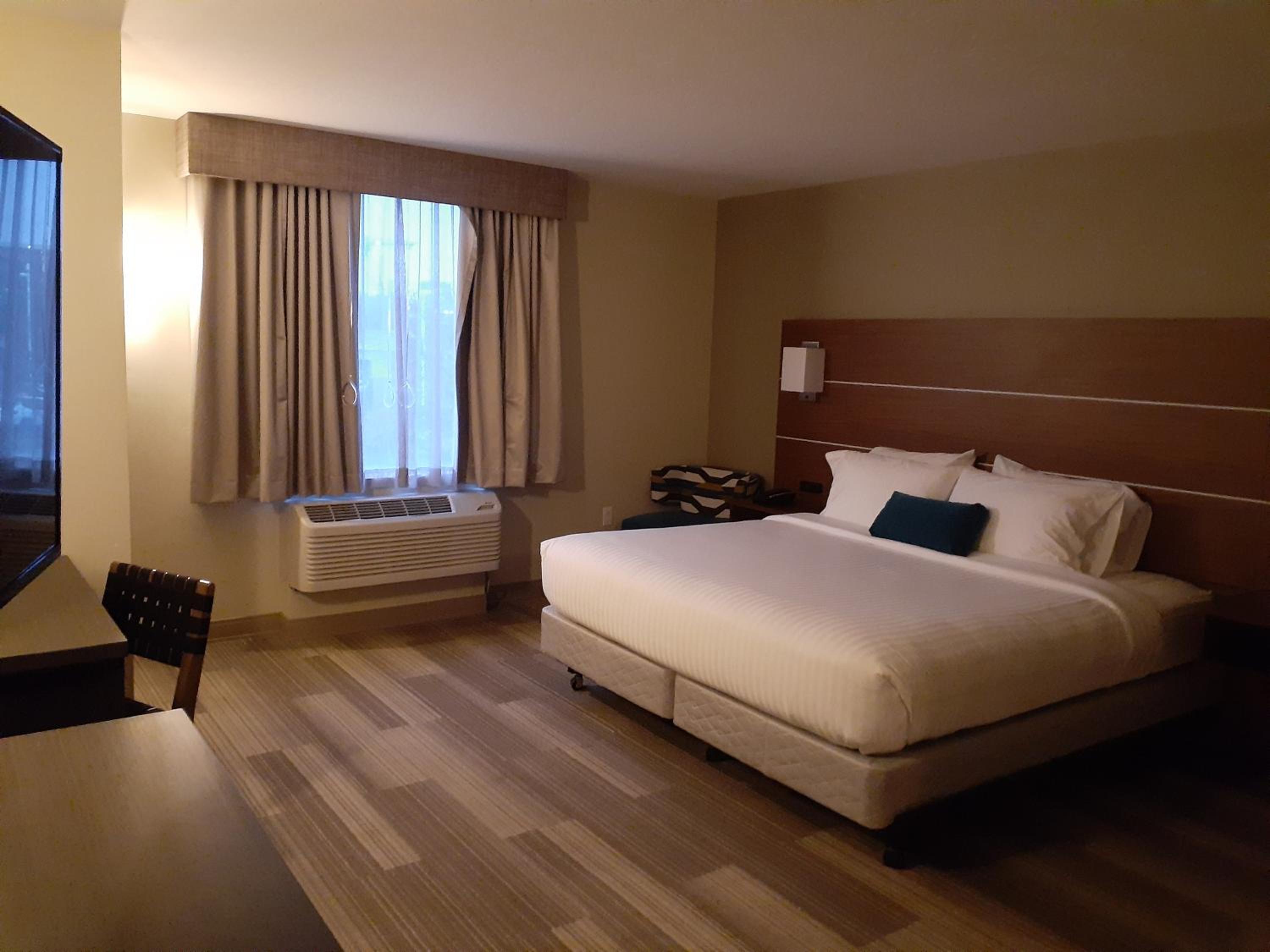 King Room - ADA Tub - Photo 1