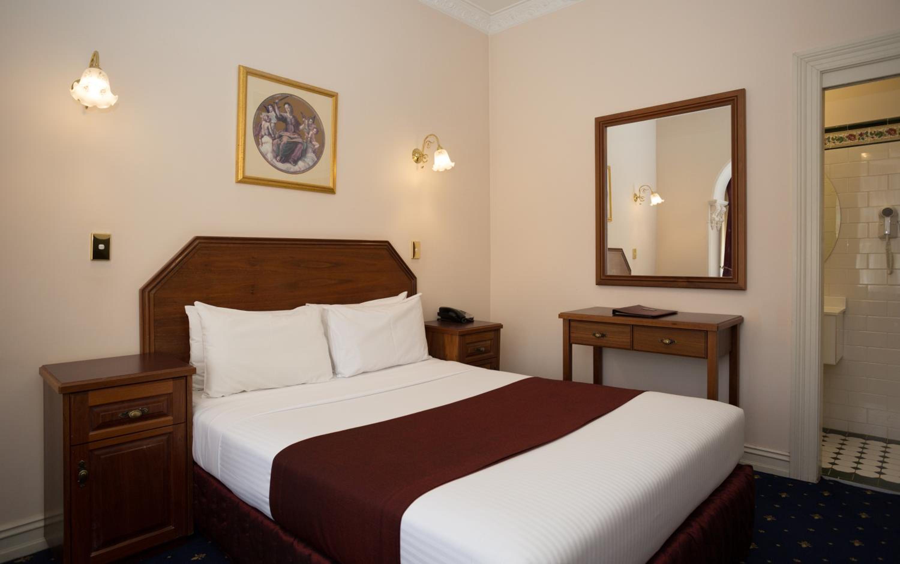 Executive King Room - Photo 10