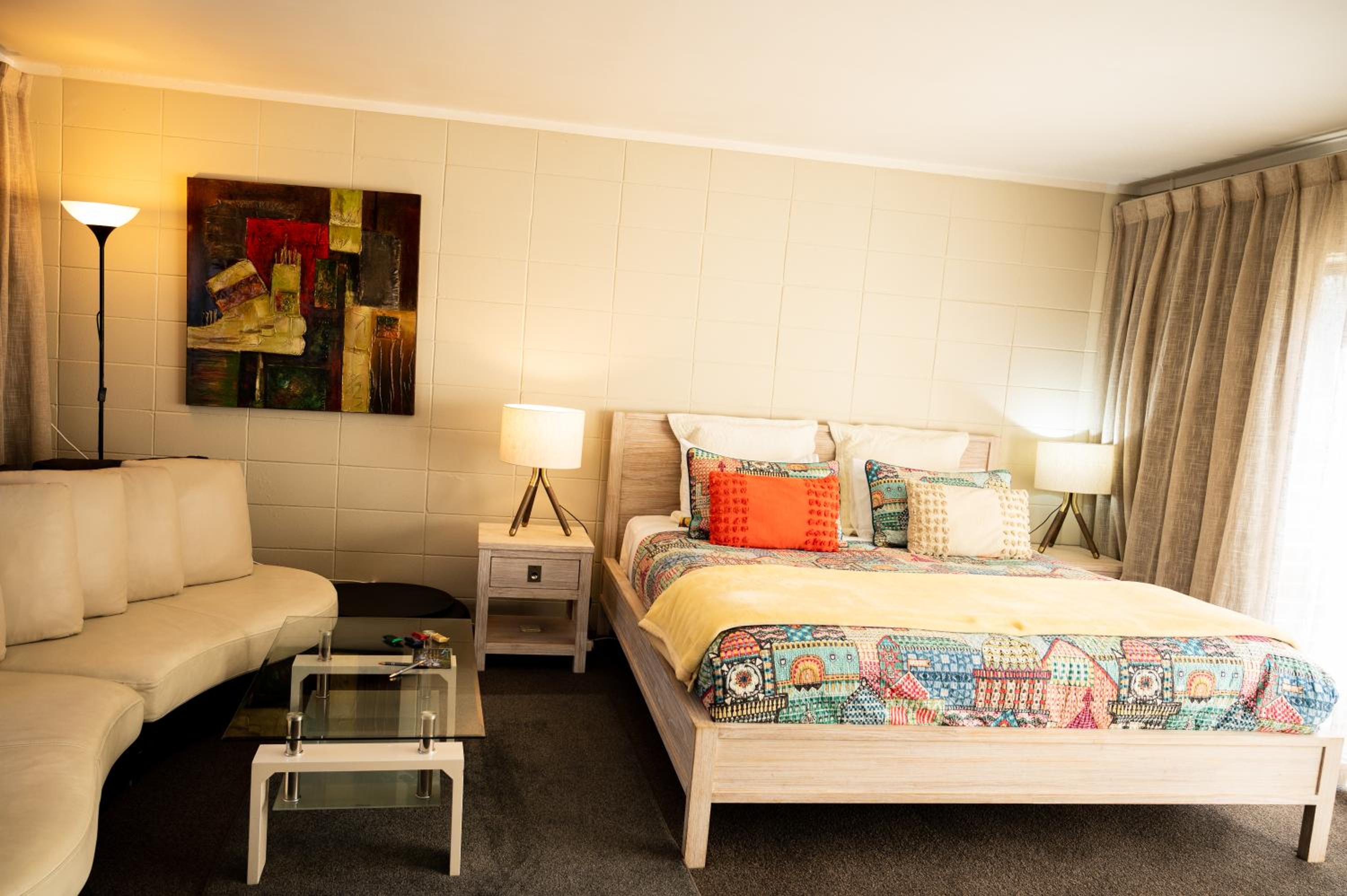 Deluxe Family Suite - Photo 10