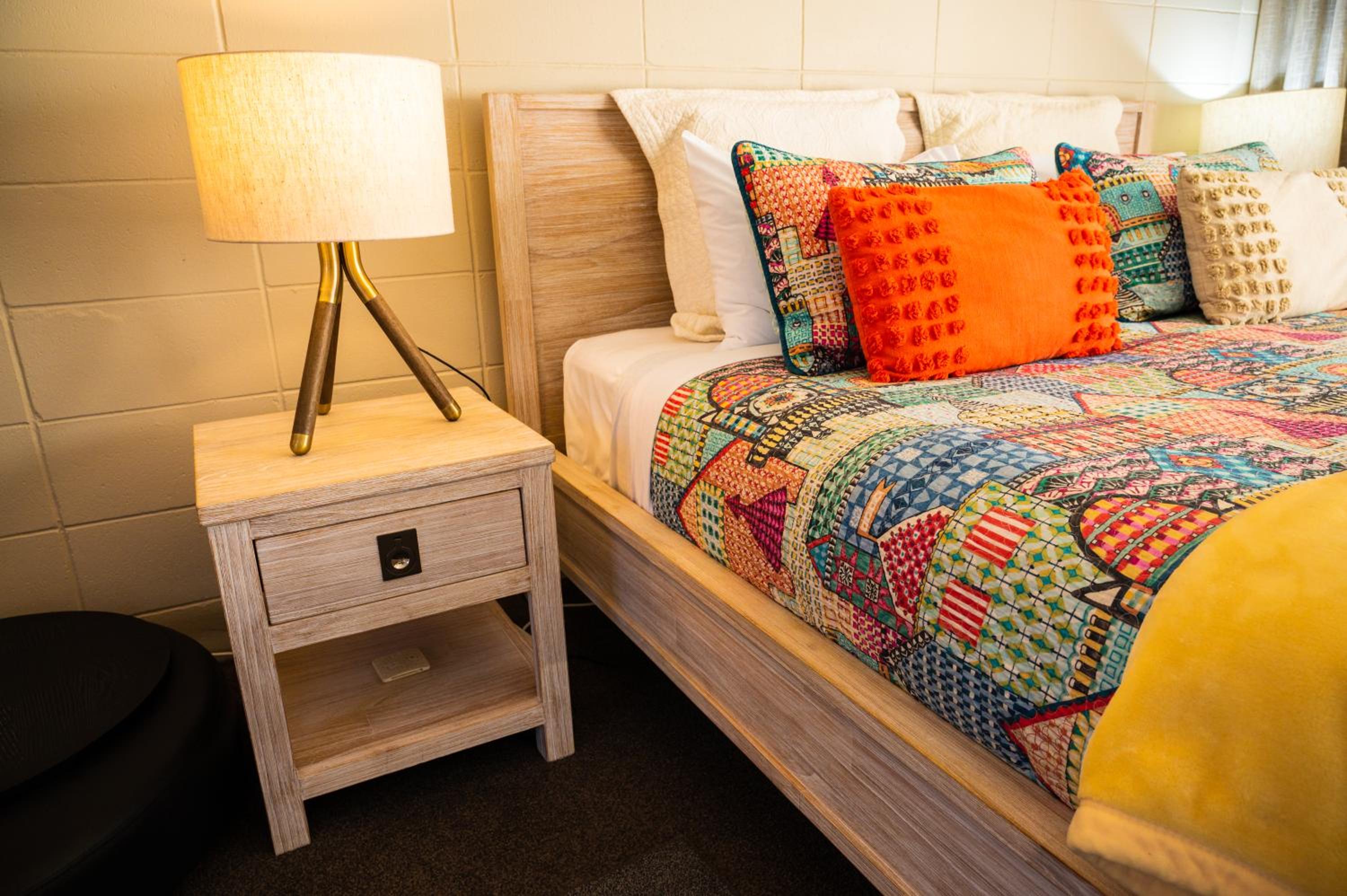 Deluxe Family Suite - Photo 7
