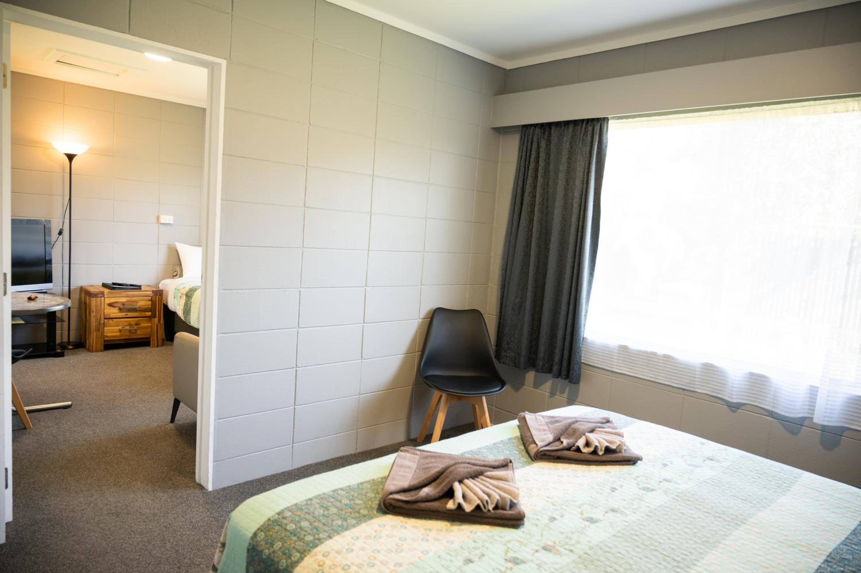 Standard Queen Room - Photo 7