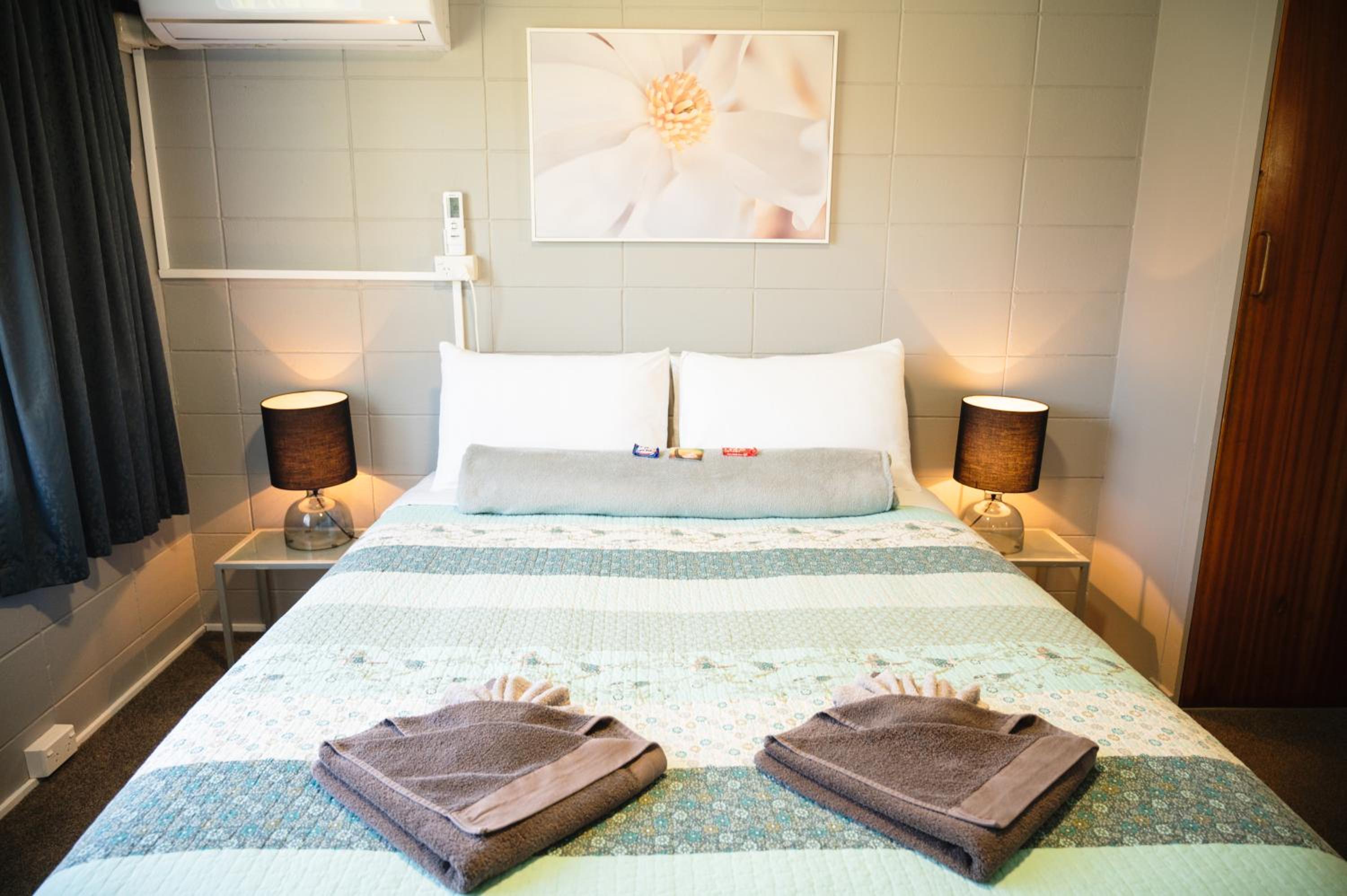 Standard Queen Room - Photo 9