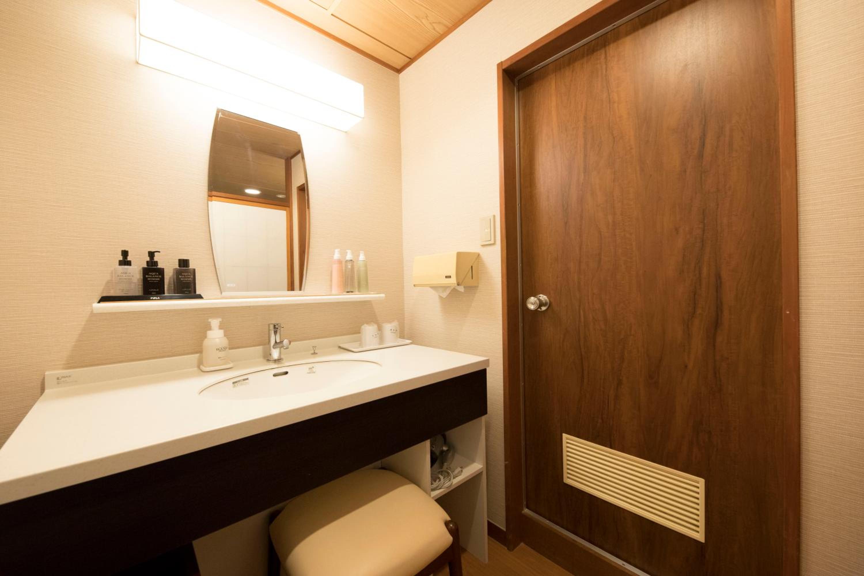 Japanese-Style Quadruple Room photo 3