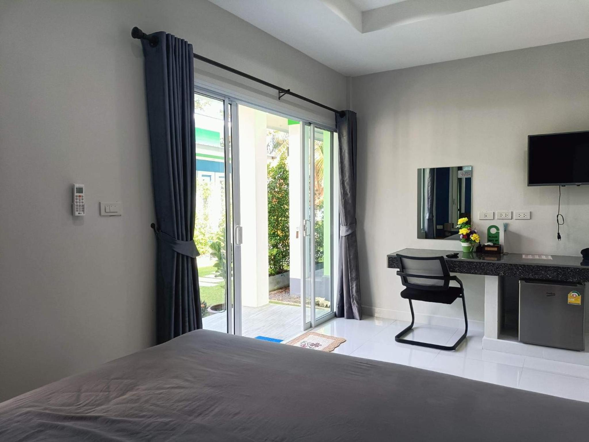 Double Room with Balcony - Photo 5