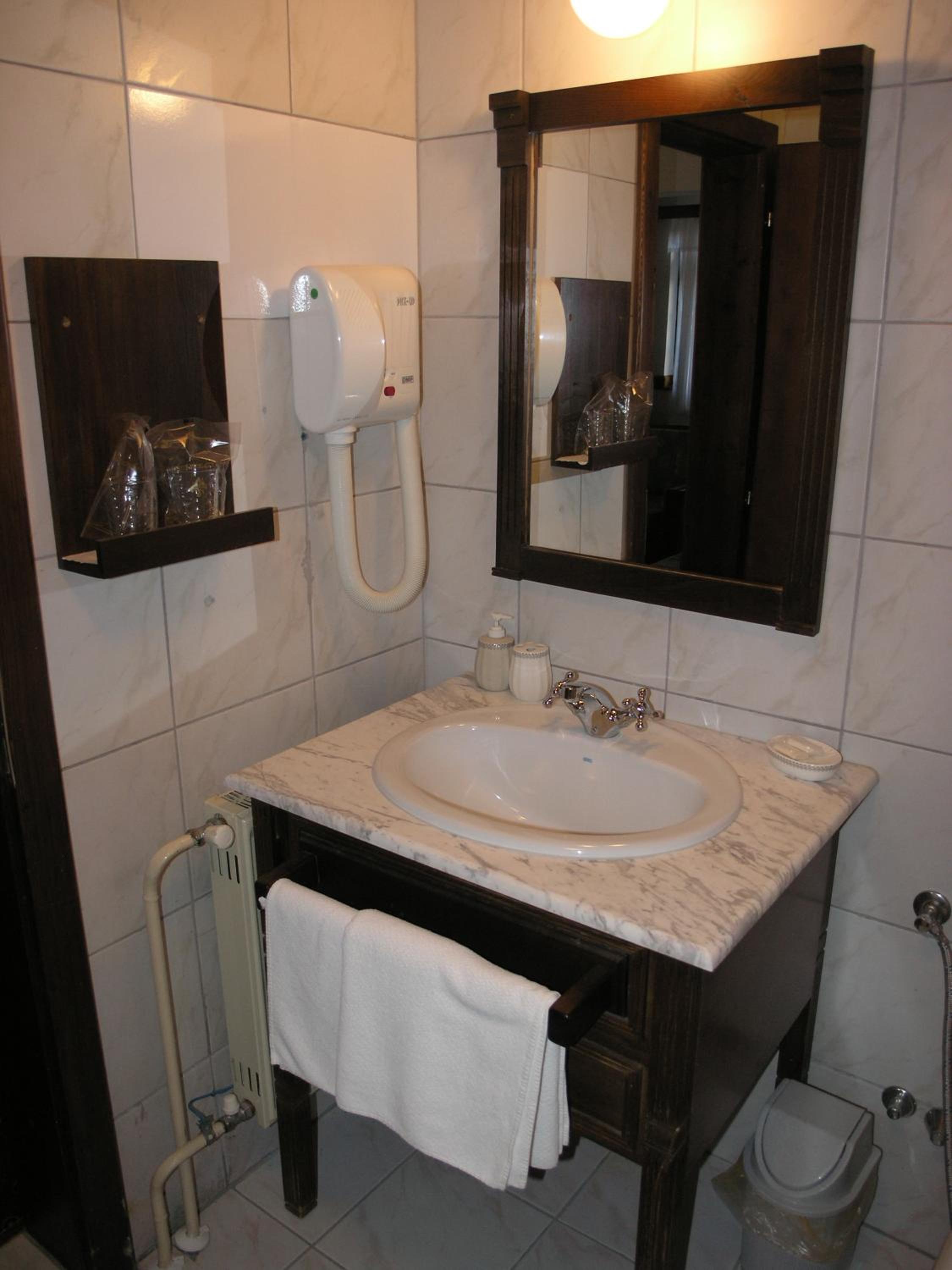 Suite (2 Adults) - Photo 8