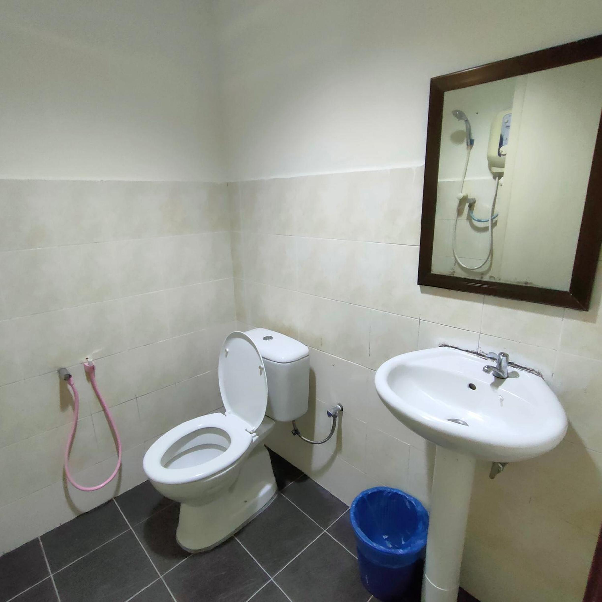 Budget Twin Room - Photo 6